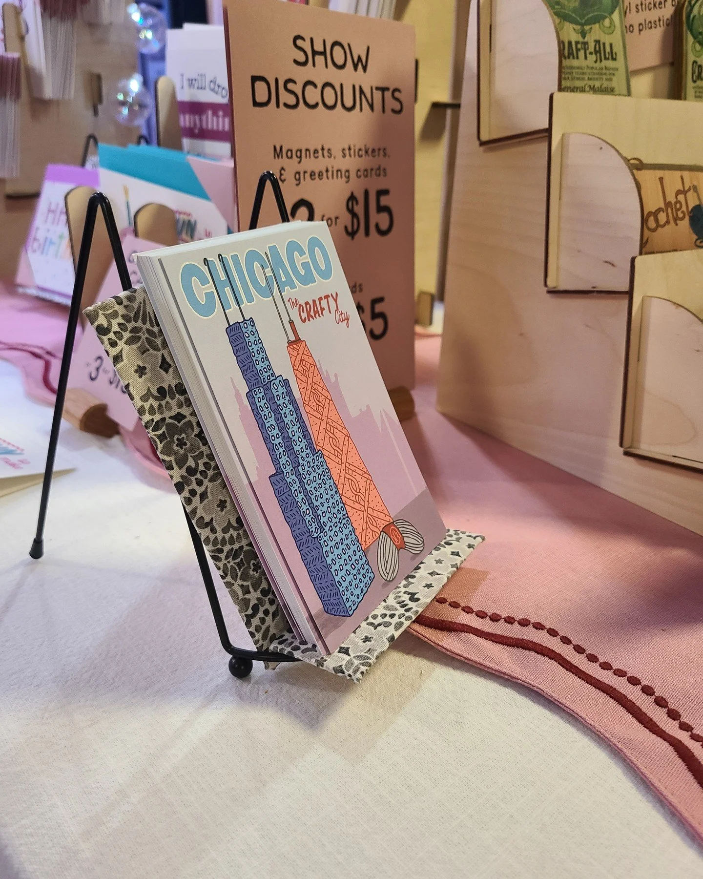 I had such a great time meeting everyone at @yarncon a couple weeks back! Special thanks to my booth neighbors @kamaleonhdy and lisawhitingdesignstudio who were awesome people with awesome products.⁣
⁣
If you missed your chance to get a show exclusiv