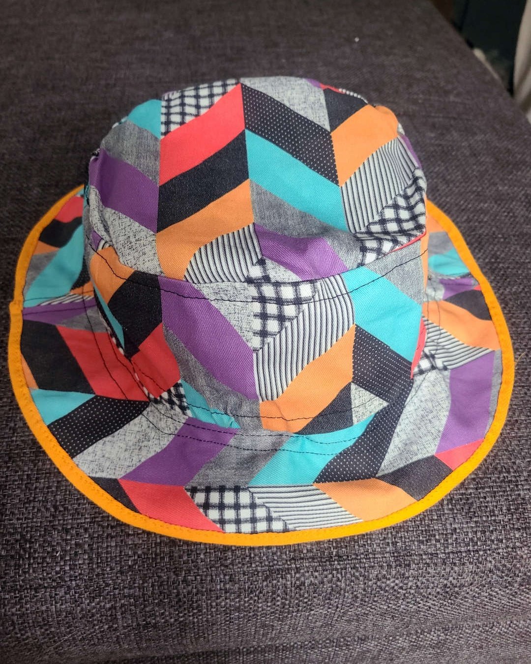 I have been doing a lot of gardening lately, still wearing my trusty custom-sized, reversible bucket hat, now four years old and still going strong! ⁣
⁣
This seemed like a good time to revisit my original post about custom sizing this hat off a Spoon