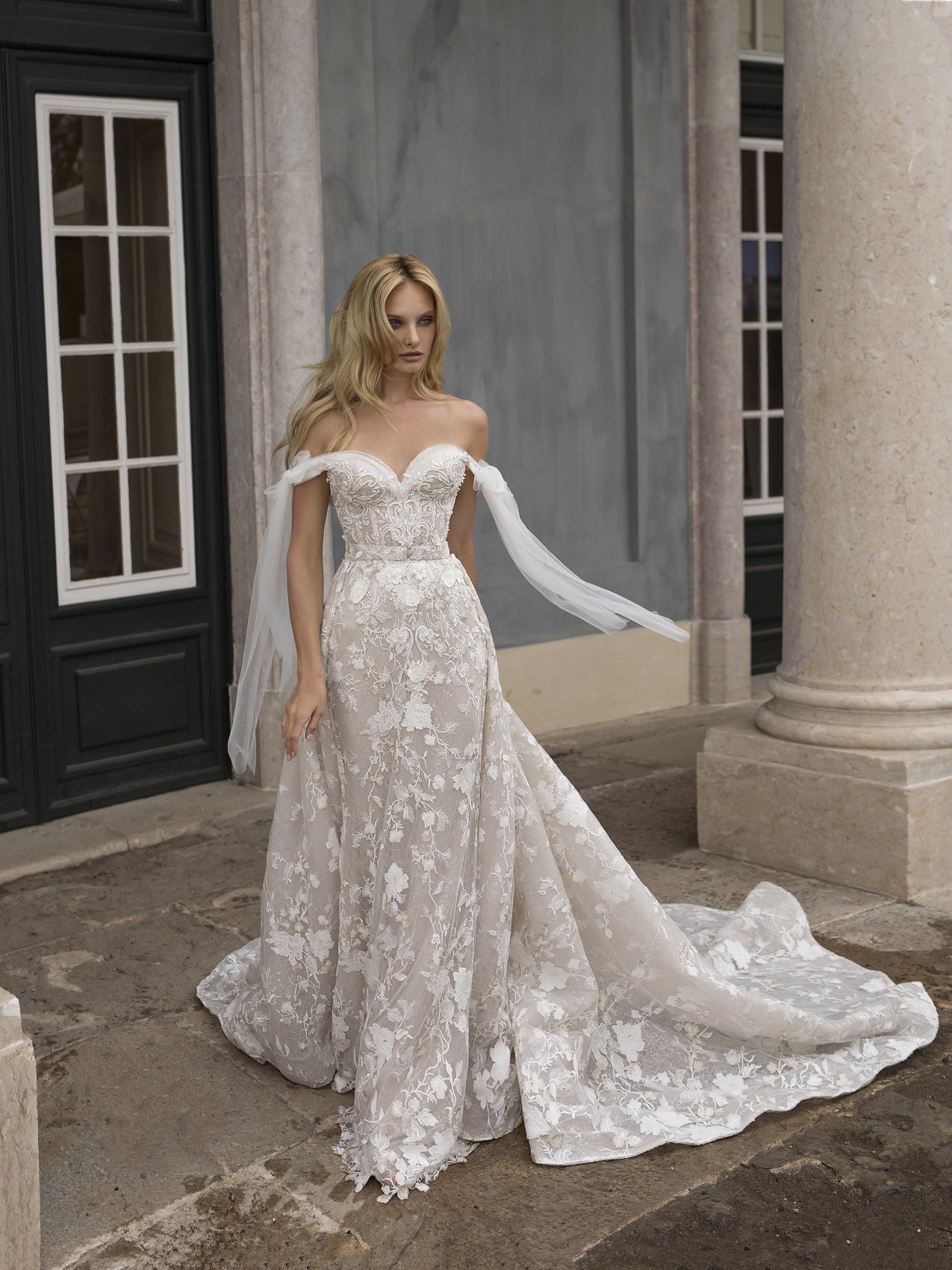blanc-de-blanc-bridal-boutique-pittsburgh-cleveland-dress-wedding-gown-EVA-LENDEL-Carrera-.jpeg