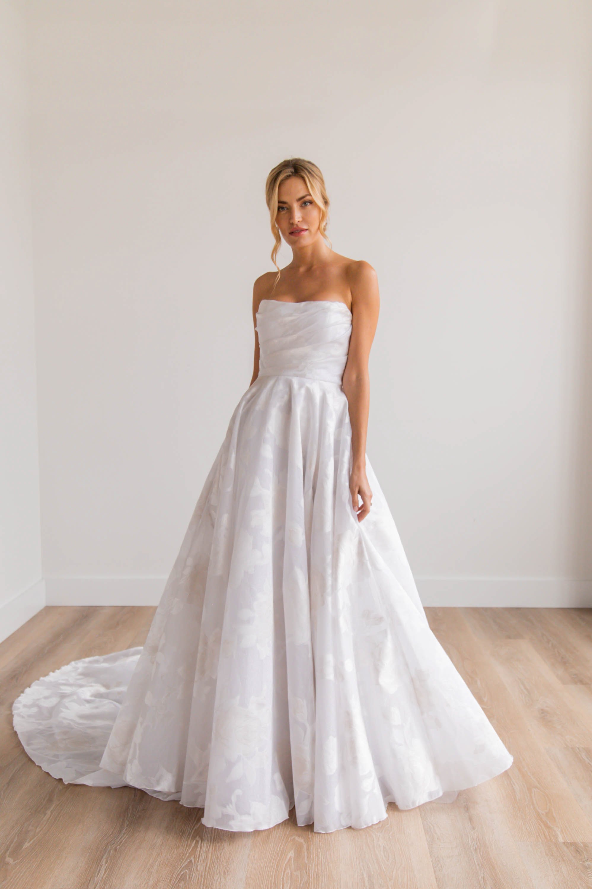 blanc-de-blanc-bridal-boutique-pittsburgh-dress-wedding-gown-GiselleFront_Rebecca Schoneveld  (1).jpg