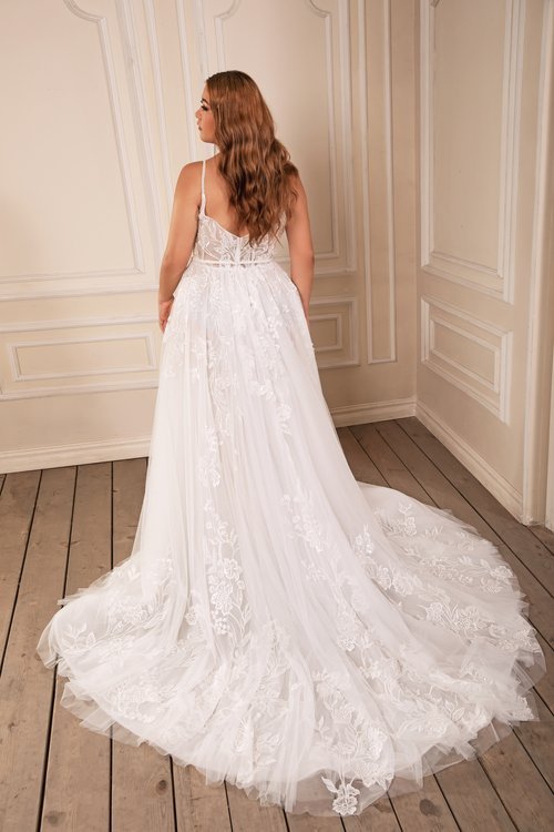 blanc-de-blanc-bridal-boutique-pittsburgh-cleveland-dress-wedding-gown-back.jpeg