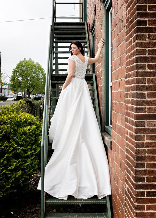 blanc-de-blanc-bridal-boutique-pittsburgh-cleveland-dress-wedding-gown-Sophie-back.jpeg