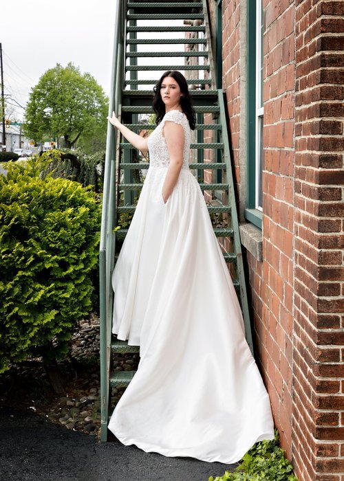 blanc-de-blanc-bridal-boutique-pittsburgh-cleveland-dress-wedding-gown-Sophie.jpeg