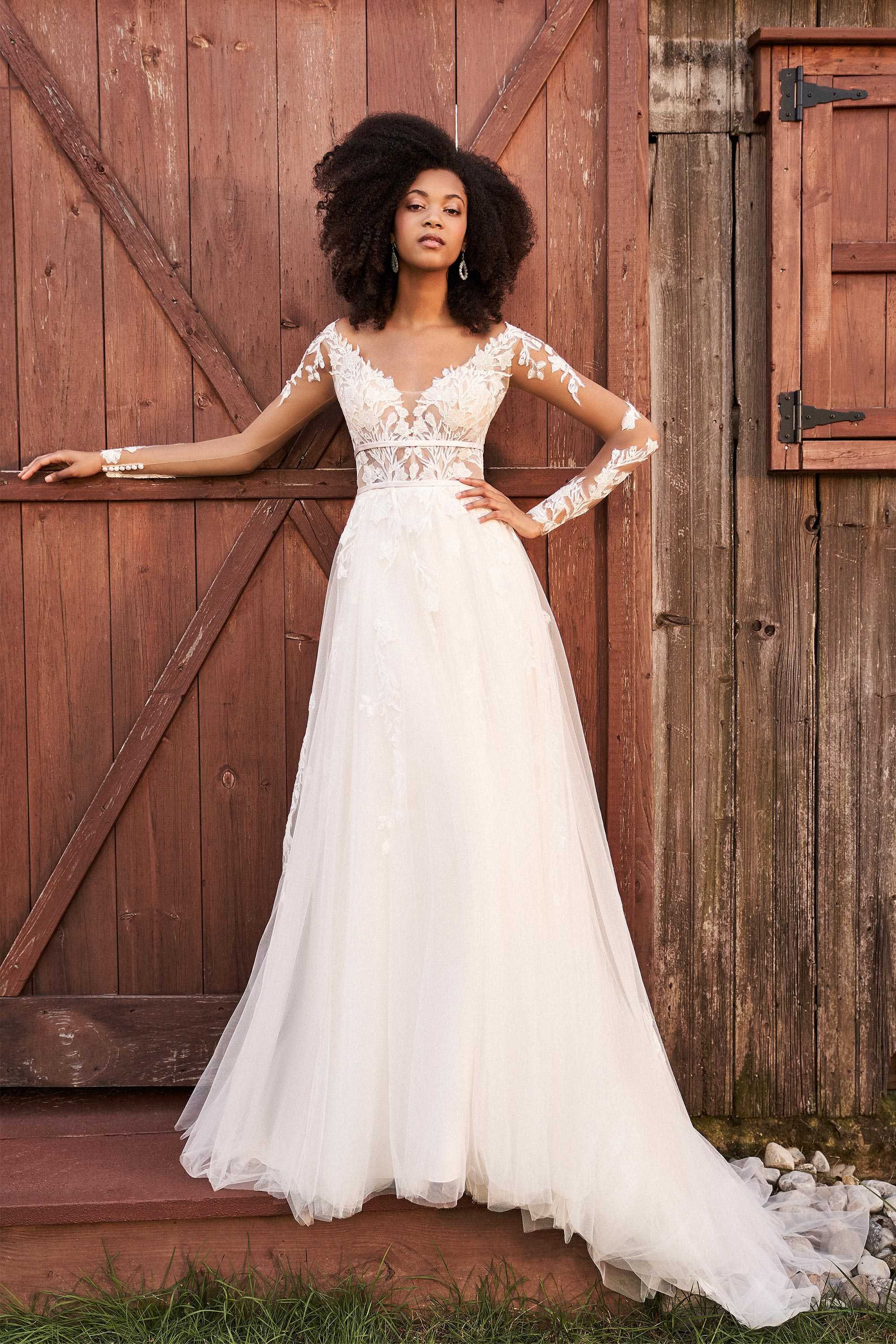 blanc-de-blanc-bridal-boutique-pittsburgh-cleveland-dress-wedding-gown-lillian-west-66192.jpeg