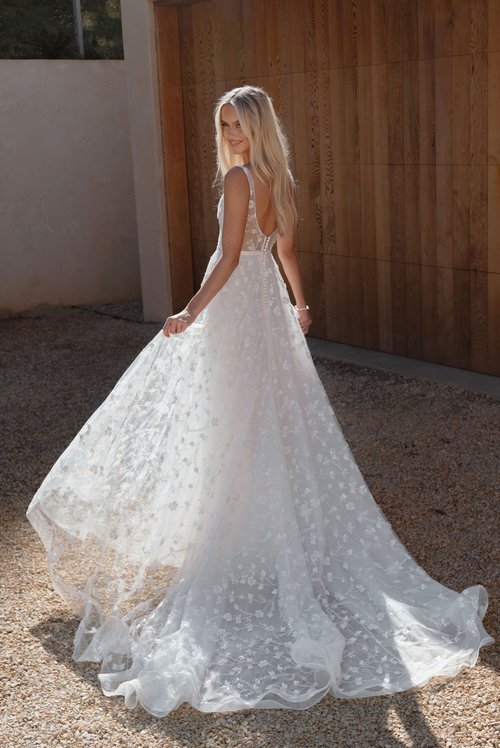 Blanc-de-blanc-bridal-boutique-pittsburgh-cleveland-dress-wedding-gown-Anna-campbell-honey-back.jpeg