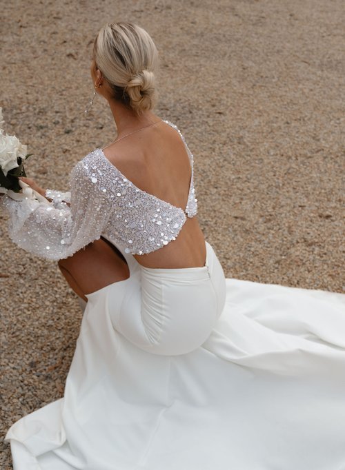 Blanc-de-blanc-bridal-boutique-pittsburgh-cleveland-dress-wedding-gown-Anna-campbell-leo-topper.jpeg