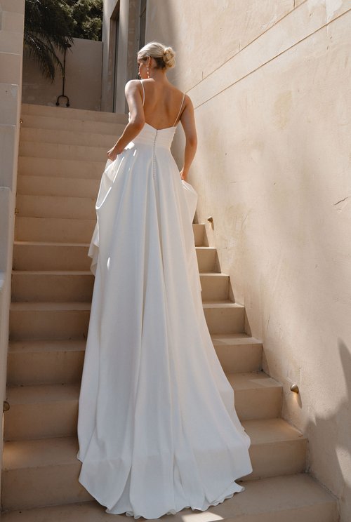 Blanc-de-blanc-bridal-boutique-pittsburgh-cleveland-dress-wedding-gown-Anna-campbell-olive-back.jpeg