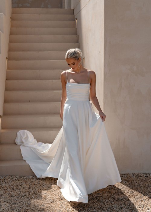 Blanc-de-blanc-bridal-boutique-pittsburgh-cleveland-dress-wedding-gown-Anna-campbell-olive.jpeg