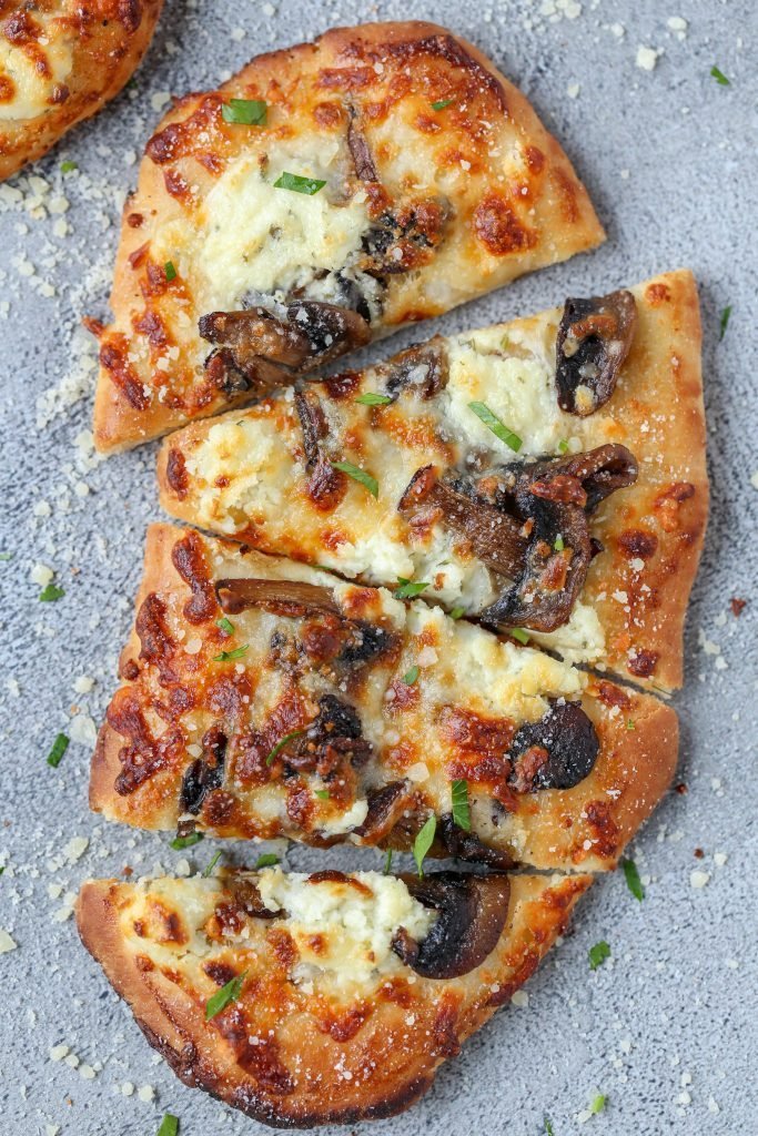 Mushroom-Flatbread-Pizza-05-683x1024.jpg