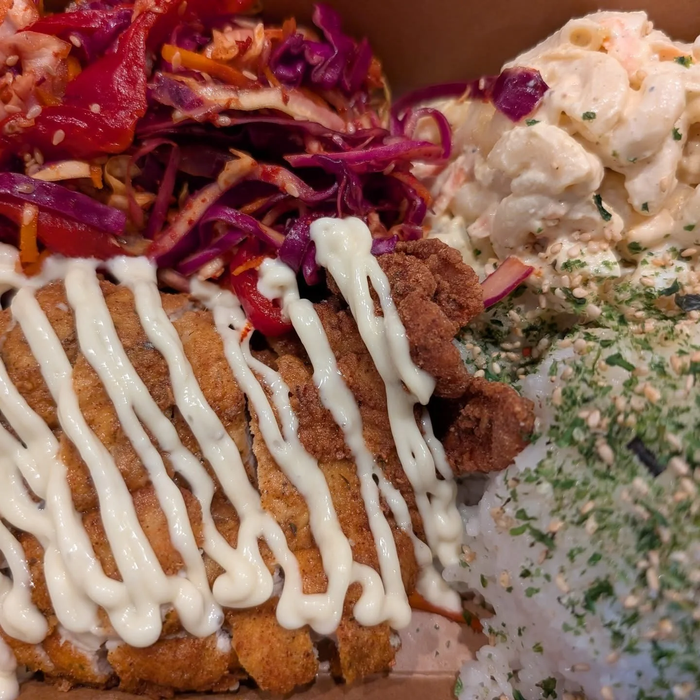 Level up your lunch today! Customize our Rice Plate to satisfy your exact craving. #friedchicken #platelunch #macsalad #furikakerice #slaw #madefromscratch #housemade #louschickenshop #moraga #orinda #lafayette #lamorinda #contracostaeats #eastbay #e