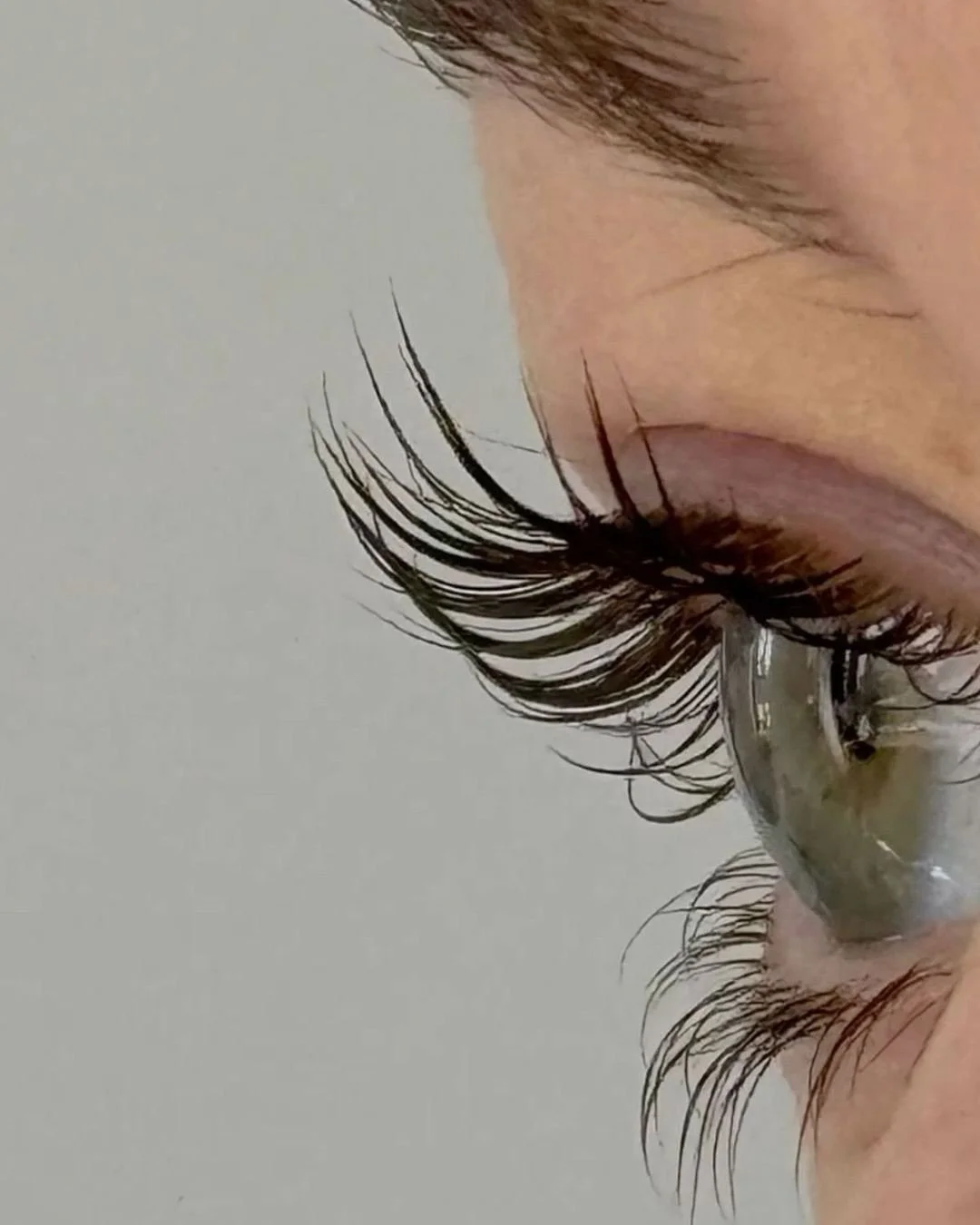 Meet the treatment everyone&rsquo;s talking about&hellip; the Korean Lash Lift 🤍

A softer, more precise lift from the root for a longer-lasting, more defined result

Perfect for you if:
&bull; your lashes grow straight or downward
&bull; your past 