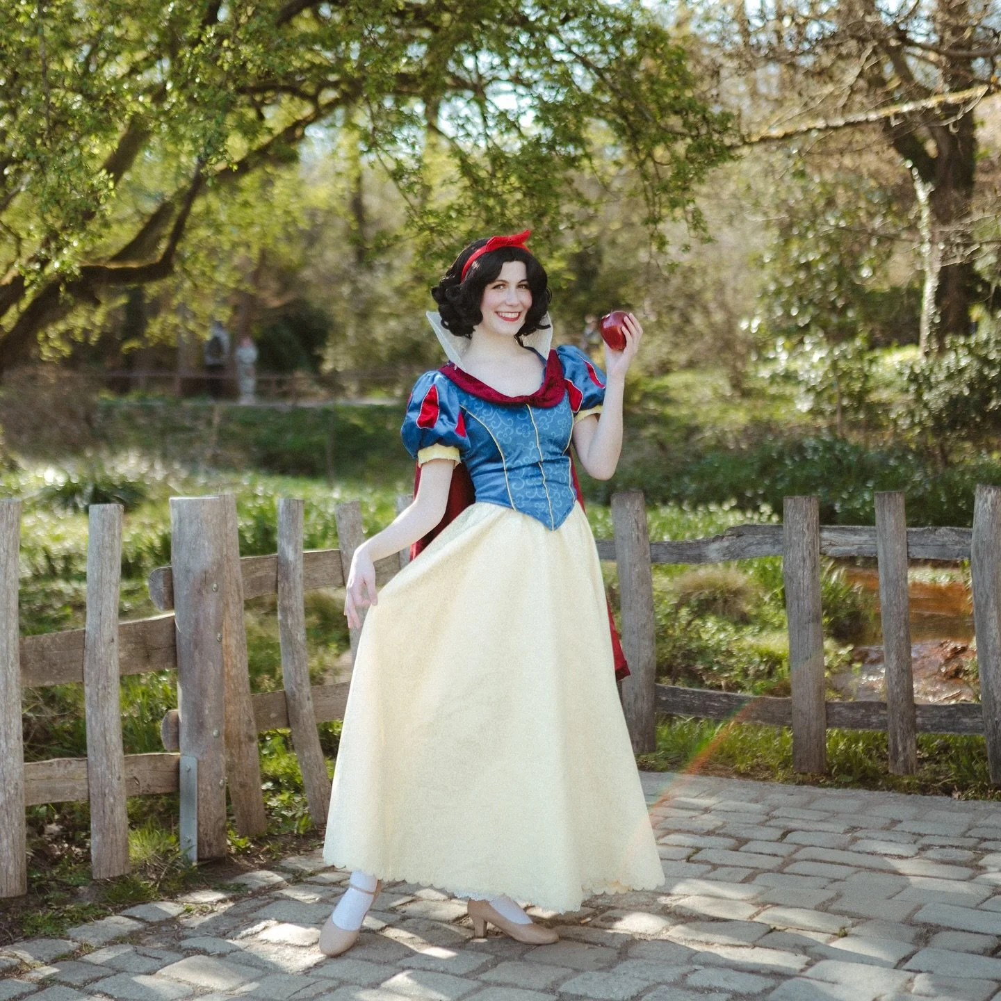 🍎 Hei-ho, hei-ho, wir sind vergn&uuml;gt und froh! 🍎

An Schnee ist vielleicht gerade noch nicht zu denken, aber unser Schneewittchen freut sich auf einen Besuch bei euch zum n&auml;chsten Kindergeburtstag! 🥳

Oder trefft sie bei unserer Weihnacht