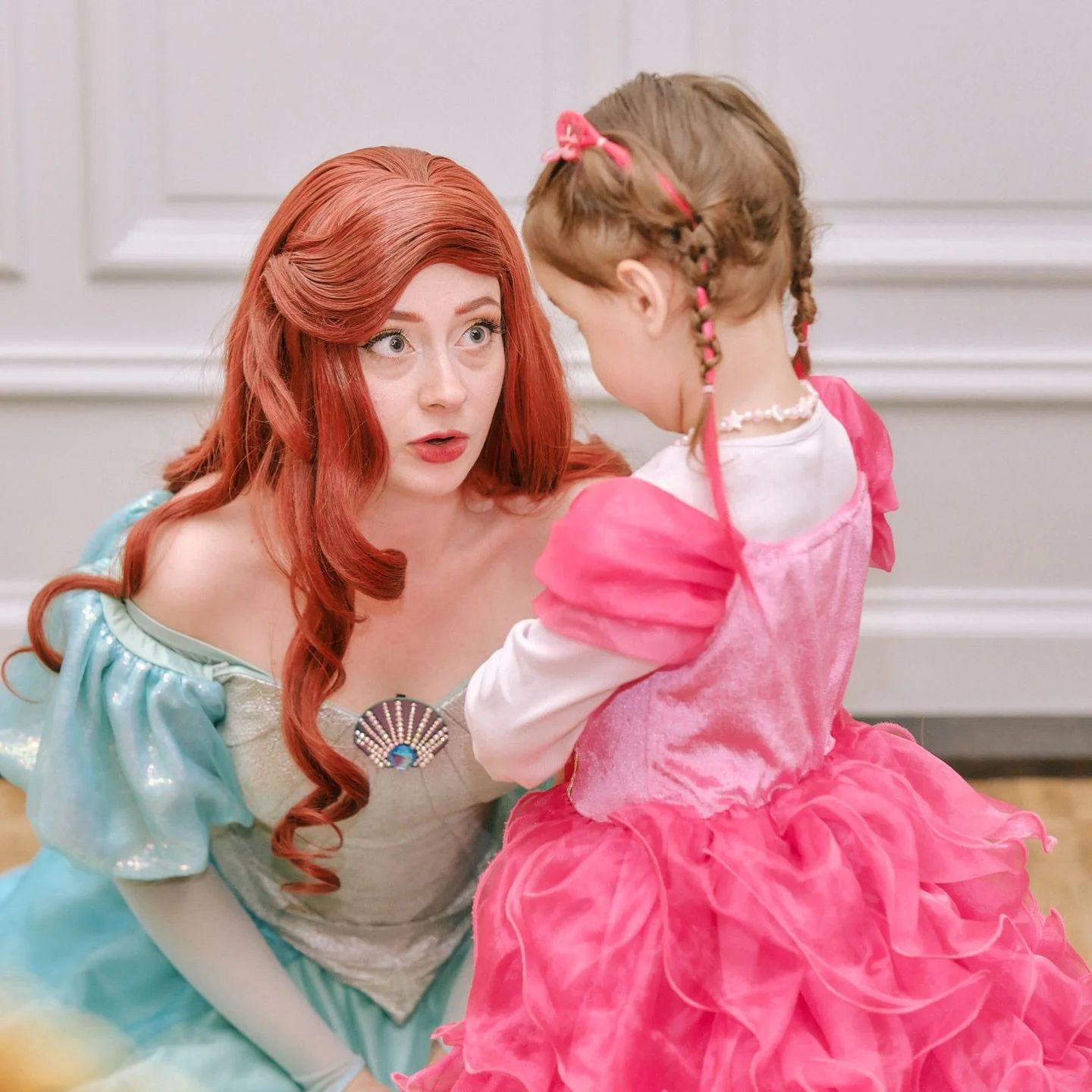 🫧 Dort wo ich auch wie ein Mensch sein kann 🫧

Bei jeder Begegnung mit unseren Prinzessinnen nehmen sie sich ganz viel Zeit f&uuml;r jedes einzelne Kind! Man trifft schlie&szlig;lich nicht jeden Tag seine gr&ouml;&szlig;ten Heldinnen 🥹 
Bei uns ko