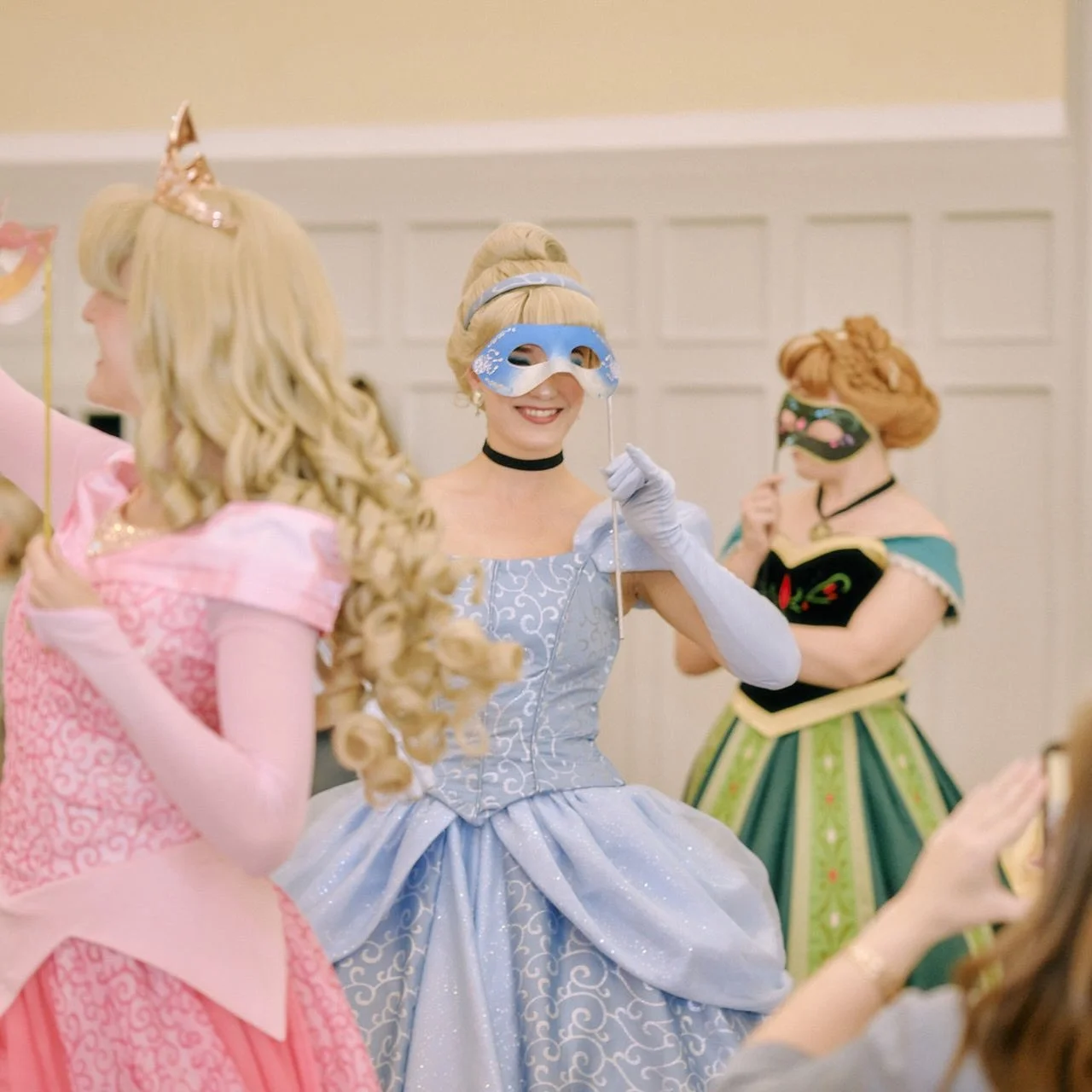 🐭🩵 Wenn die Stunde Mitternacht schl&auml;gt, ist der Zauber vorbei 🩵🐭

Doch Moment- f&uuml;r uns f&auml;ngt der Zauber gerade erst an! ✨
Wir hoffen ihr seid gut ins neue Jahr gerutscht! Wir k&ouml;nnen es kaum erwarten, was 2026 alles f&uuml;r un