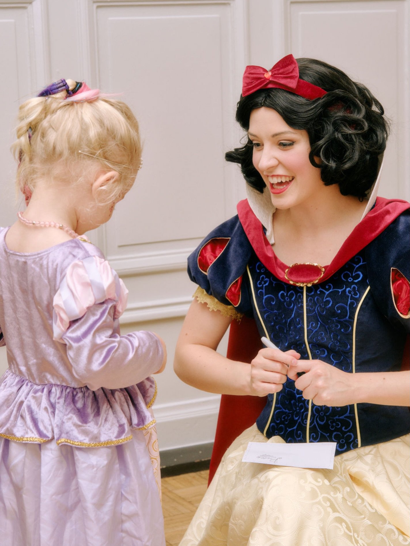 🍎 Sei vergn&uuml;gt, sing ein Lied 🍎

Einen Kindergeburtstag wie im M&auml;rchen? Das gibt&lsquo;s mit uns! 👑

Bucht eure Lieblingsprinzessin und gemeinsam machen wir den n&auml;chsten Kindergeburtstag magisch und lassen Kindertr&auml;ume wahr wer