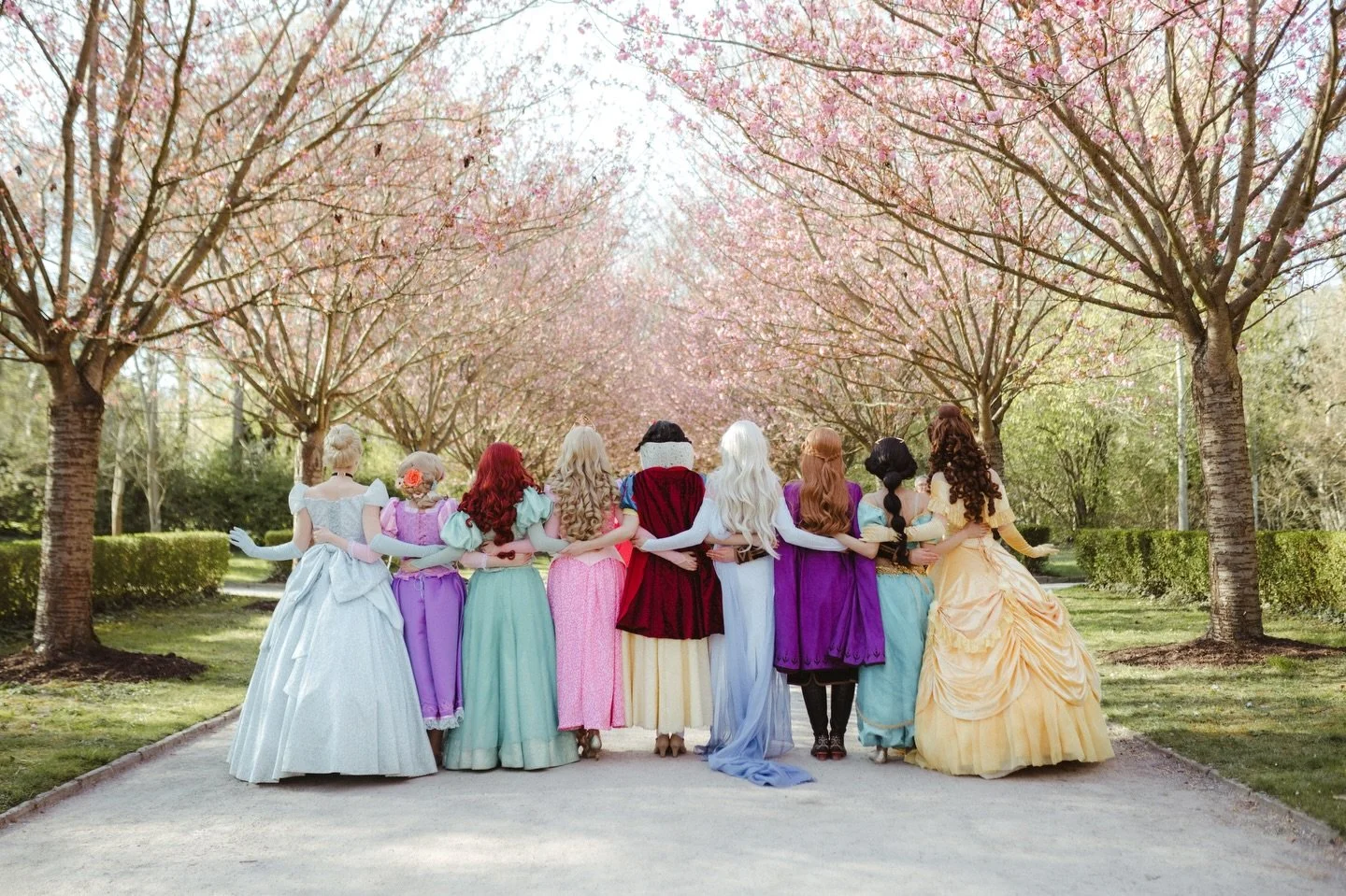 🩷 INTERNATIONALER FRAUENTAG 🩷

Unsere gr&ouml;&szlig;te Mission ist es, eure kleinen Prinzessinnen zu best&auml;rken und ihnen zu zeigen, dass sie alles schaffen k&ouml;nnen! Alles was sie brauchen ist Vertrauen, Glaube und eine kleine Prise Feengl