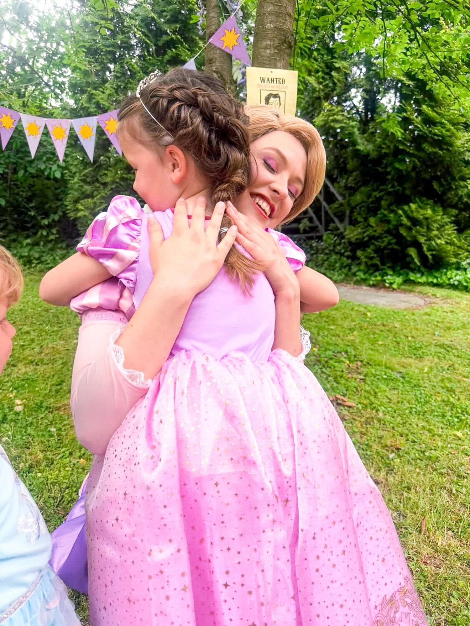 ☀️ Jetzt f&auml;ngt mein Leben an ☀️

Warum solltet ihr euch beim n&auml;chsten Kindergeburtstag f&uuml;r M&auml;rchenland Events entscheiden? 🤔

👑 Qualit&auml;t 👑

Wir besitzen die hochwertigsten Kost&uuml;me Deutschlands, die zum Teil 1:1 Replik
