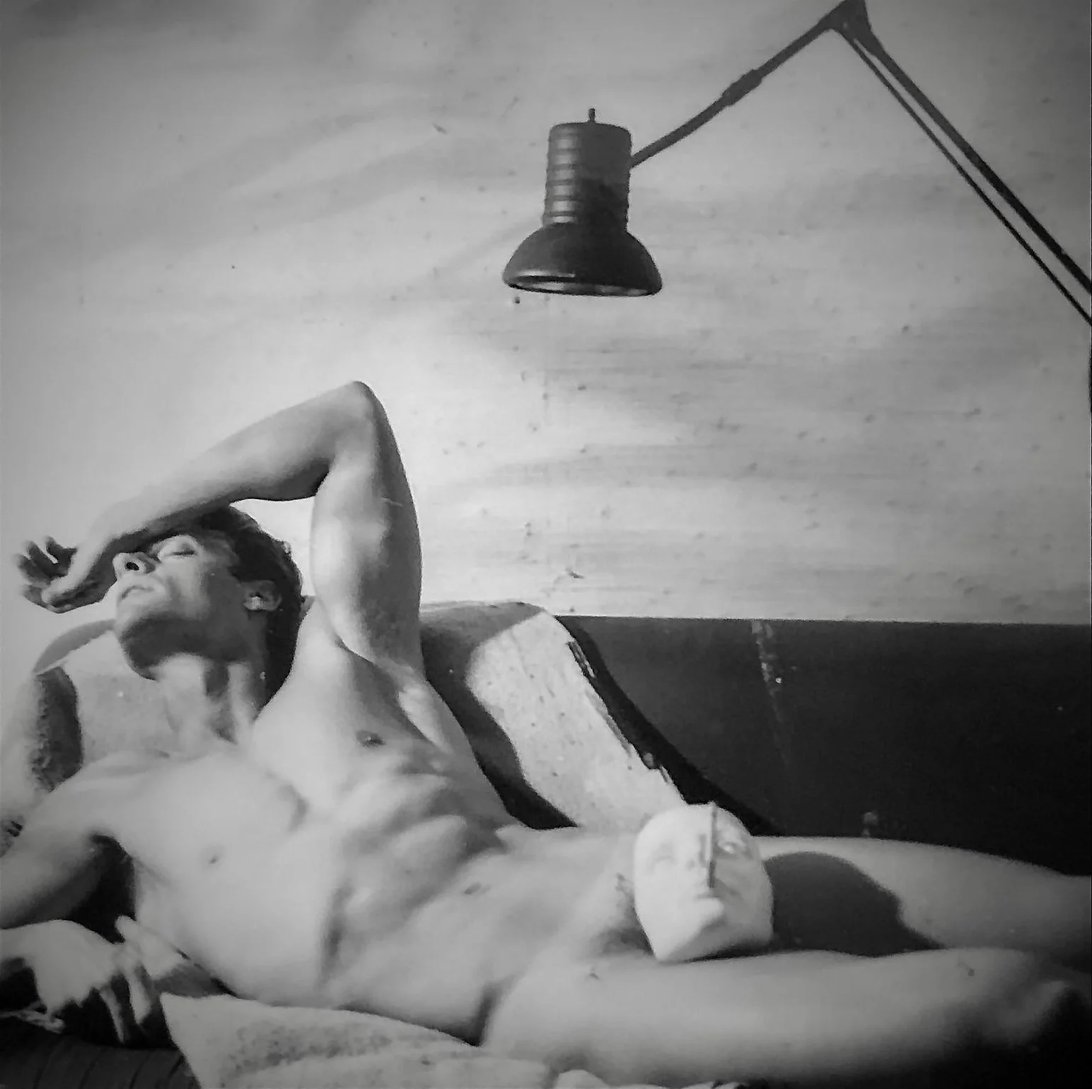 Reclining figure under a lamp, 1990