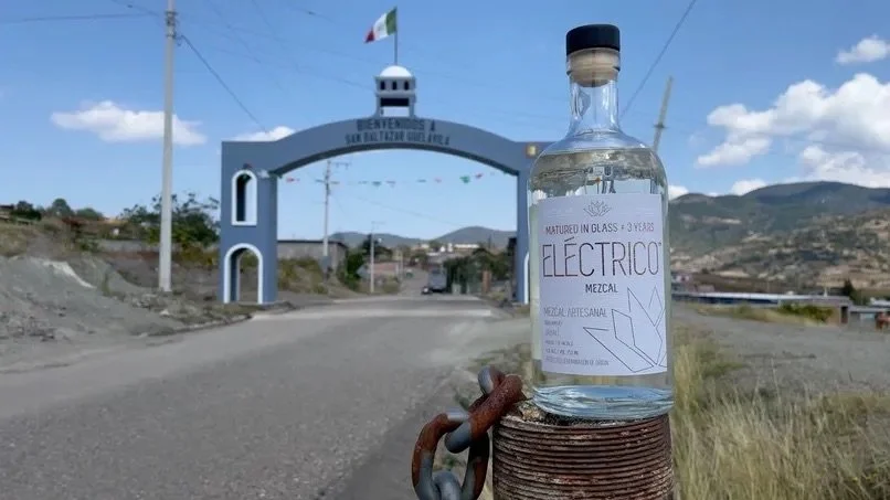 ELÉCTRICO press pic of JABALÍ bottle outside in context from NF_in Oaxaca  IMG_4951.jpeg