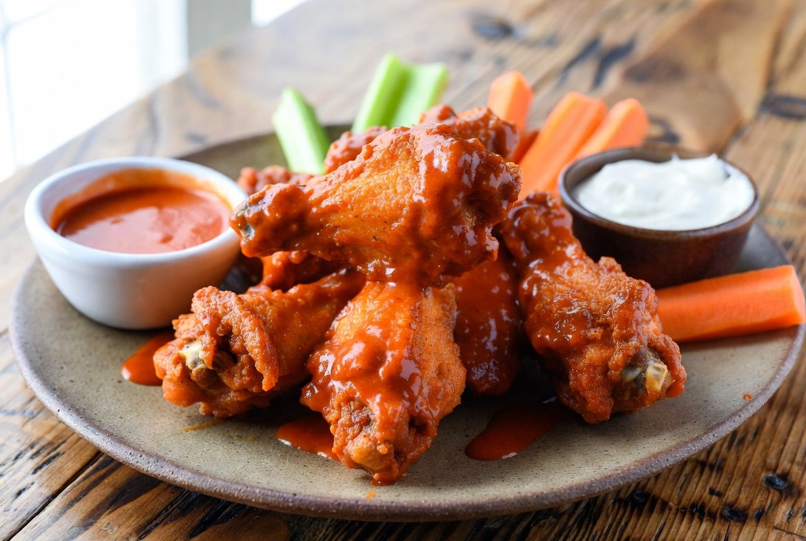 Chacho Buffalo Sauce Hot Wings