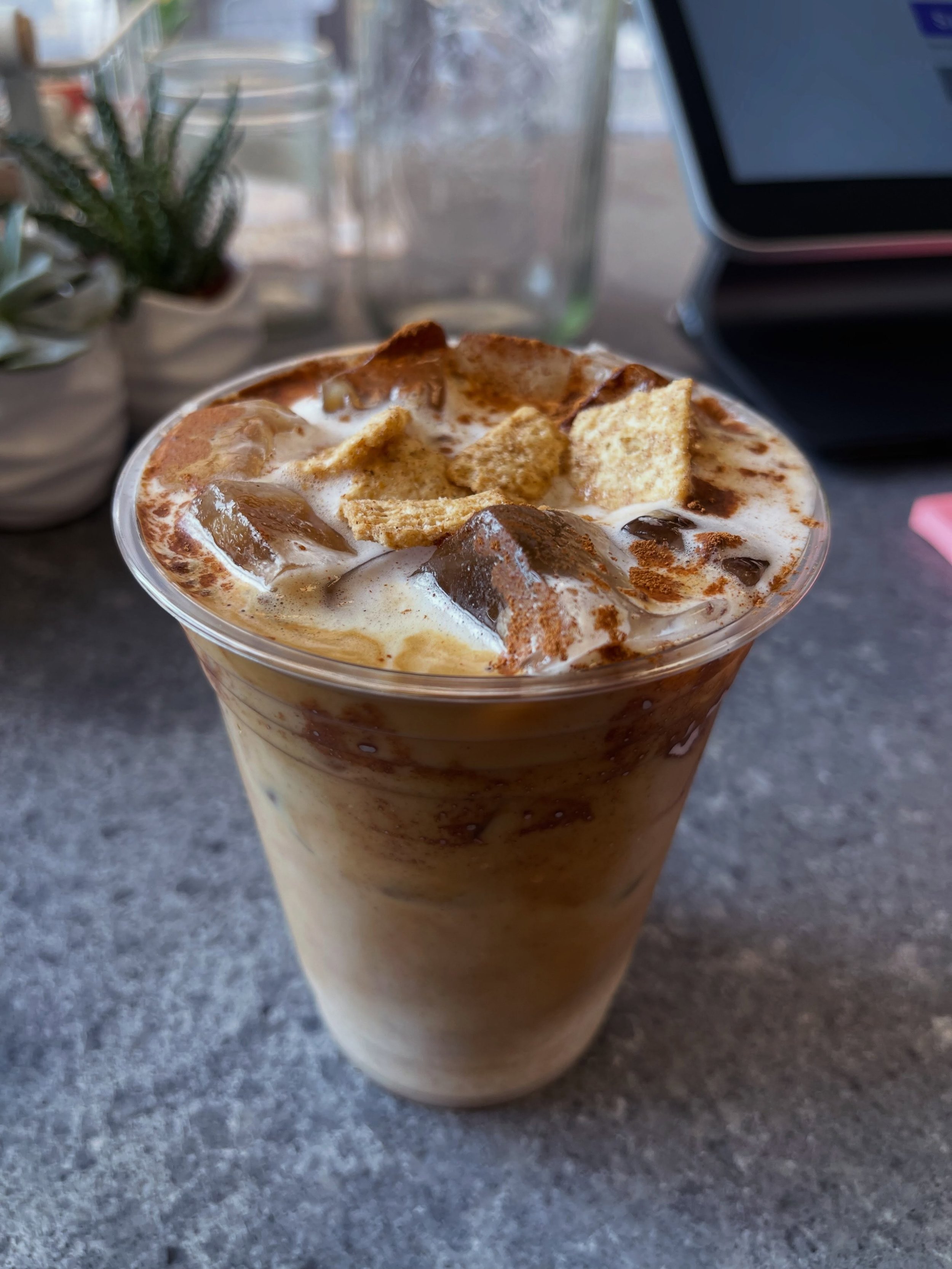 Cinnamon Toast Crunch Latte - Drink your breakfast 
.
#virtucoffee #latte #dtlacoffee #losangelescoffeeshop #cinnamontoastcrunch