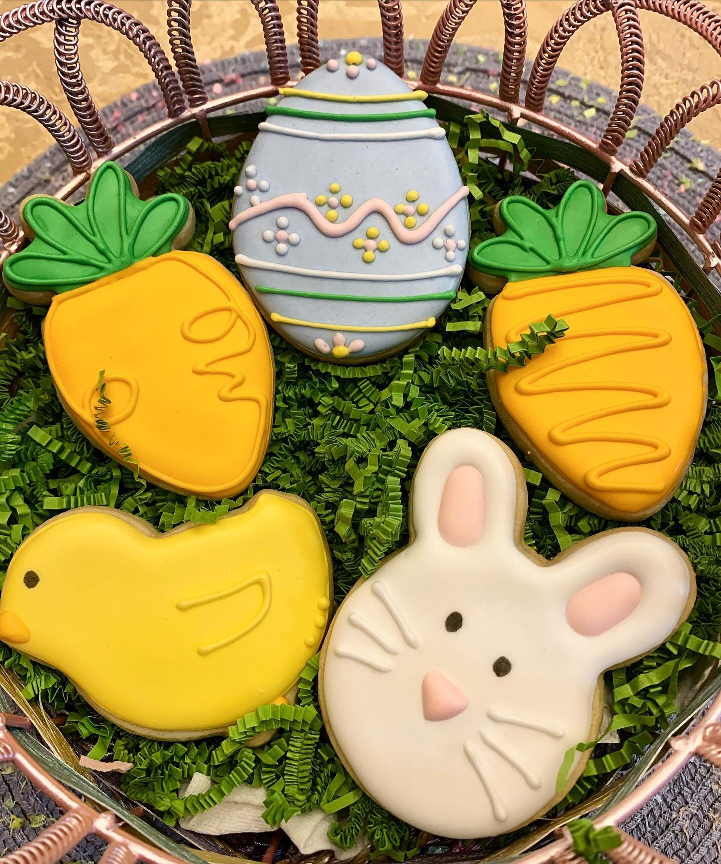 Happy Easter Everyone!!! 🐣🐰 
.
.
.
.
.
.
.
#easter #eastercookies #cookiesofinstagram #sugarcookies #sugarcookiesofinstagram #cookiestagram #royalicing #homebaker