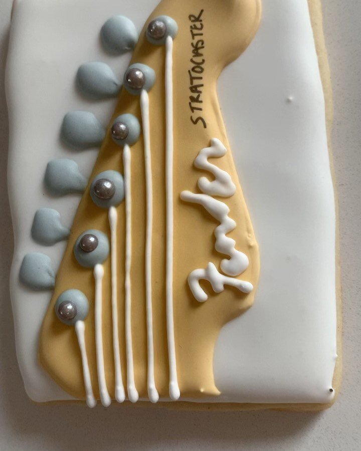 Guitar cookies for my favorite musician too 🎸🥰❤️
.
.
.
.
.
.
.
.
#musiciancookies #cookies #sugarcookies #cookiestagram #cookiesofinstagram #royalicing #fendercookies #guitarcookies #fender #stratocaster