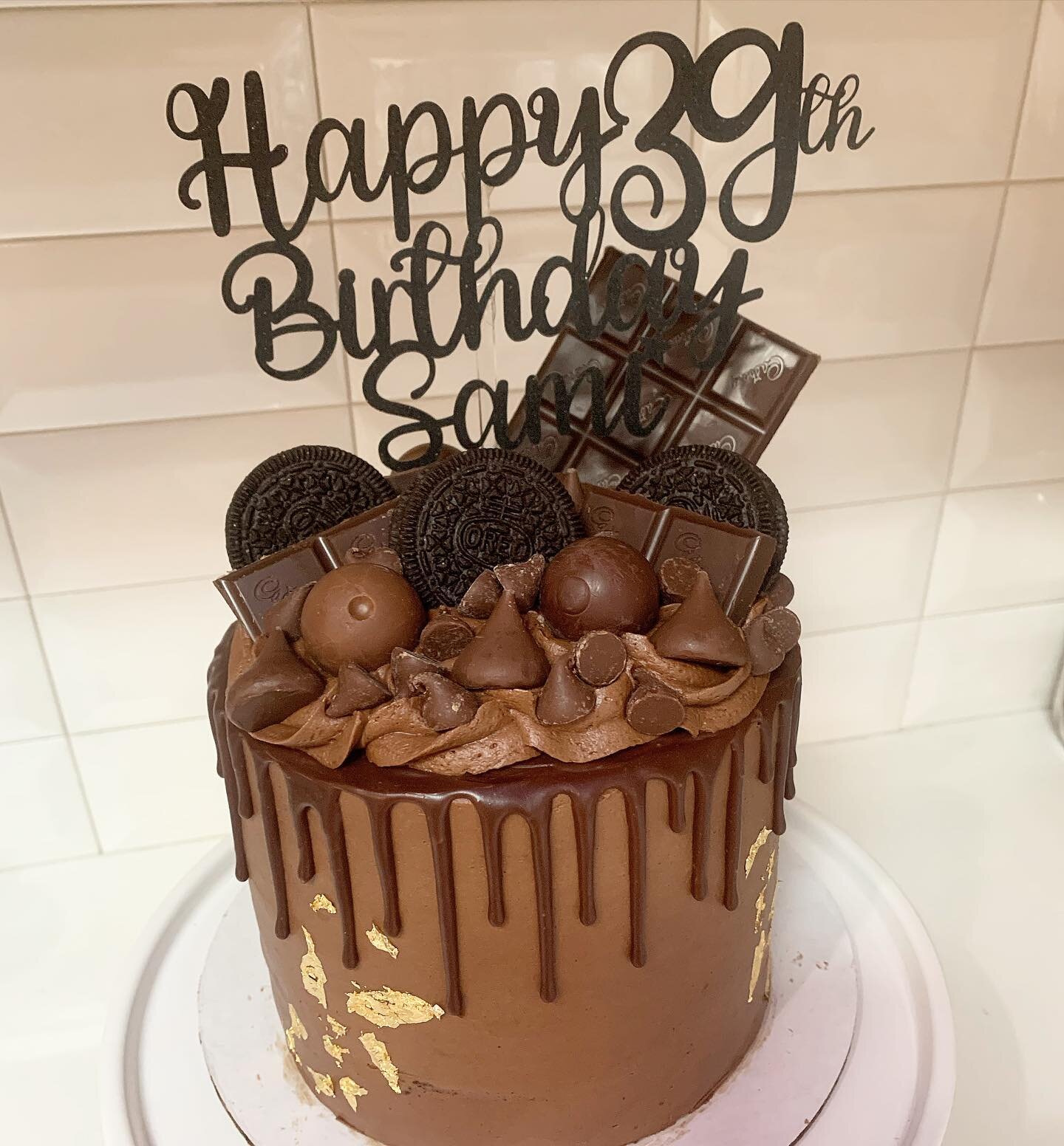 Uncle Samis choco birthday cake is maya approved ✔️🍫 happy birthday @samieldebs ❤️
.
.
.
.
.
.#cakesofinstagram #chocolatedecoratedcake #chocolatecake #cakestagram #chocolatedrip #chocolatebuttercream #birthdaycake #homebaker #customcakes