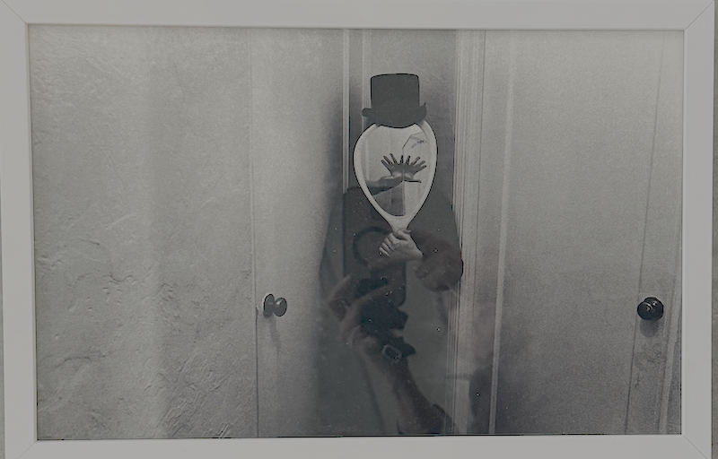 Mirta Faceless Mirror w hands 1973.png