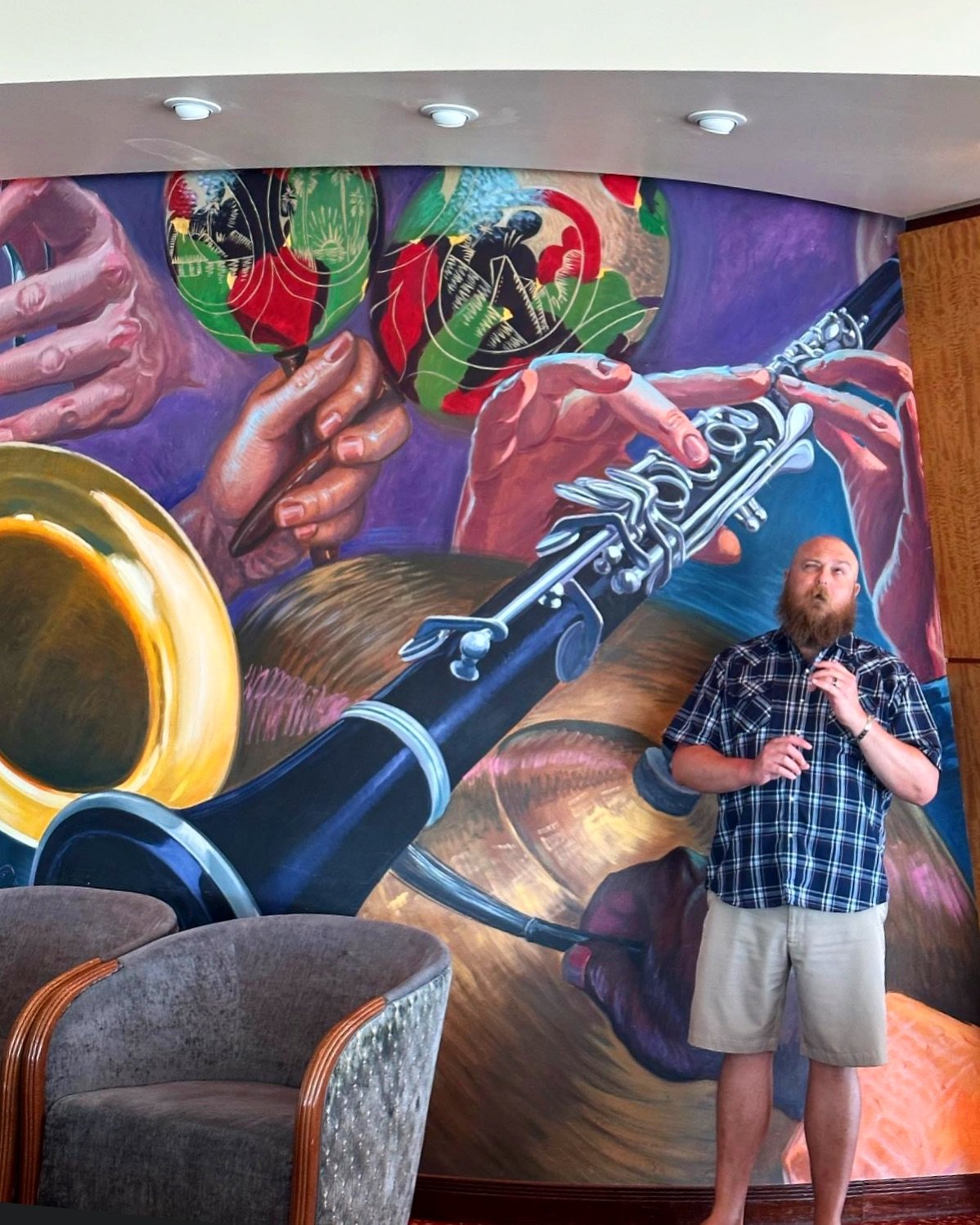 ☝️🤓 PPCE Travel Tip: When traveling, ALWAYS stop and take a picture with ALL images featuring a clarinet 🎶 📸 

#pricklypearclarinets #clarinet #musician #clarinets #travel #traveltips #travelphotography #clarinetist #clarinetplayer #mural #clarine