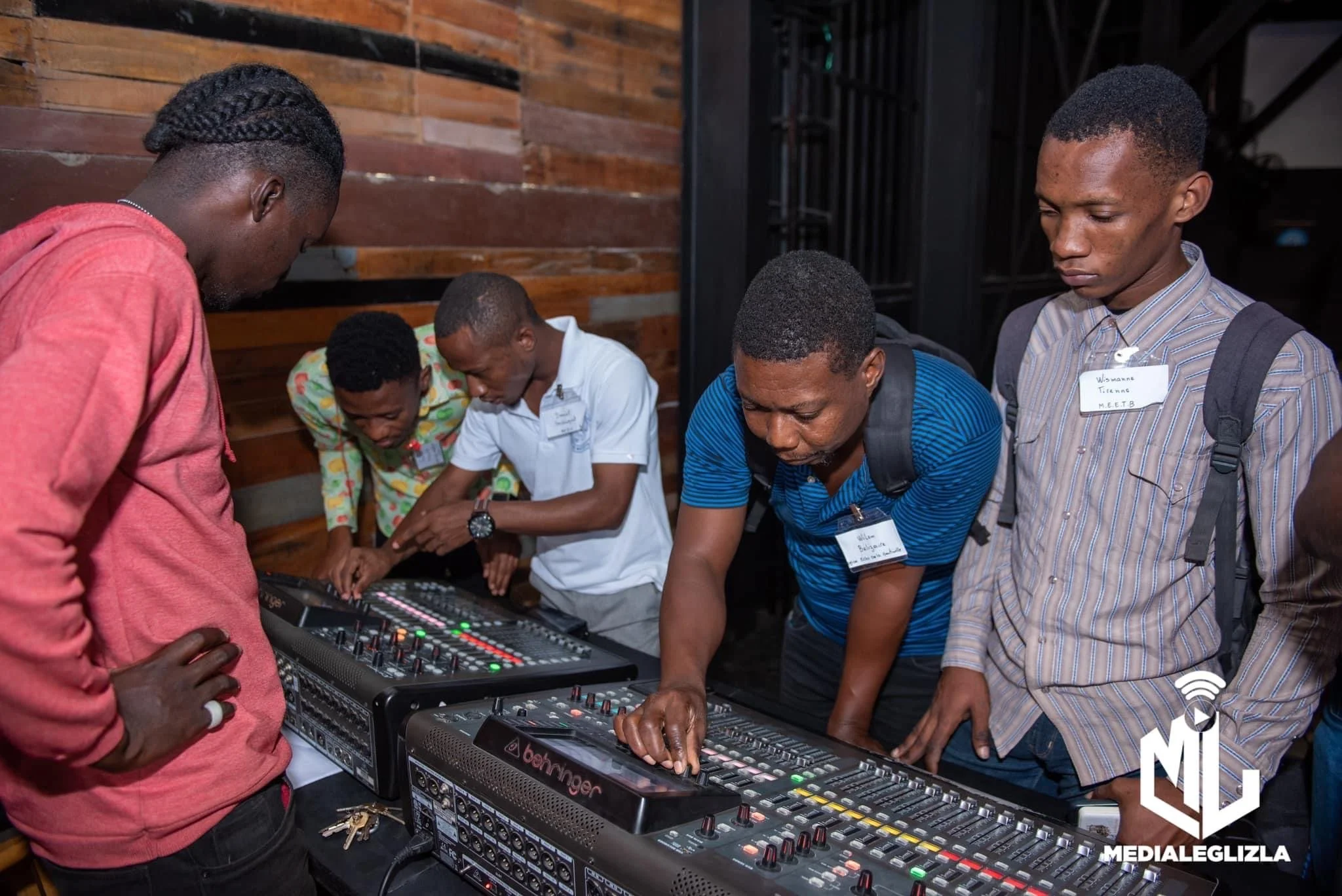 Média Legliz La a le plaisir d’offrir une formation en multimédia pour les organisations et les églises Évangéliques