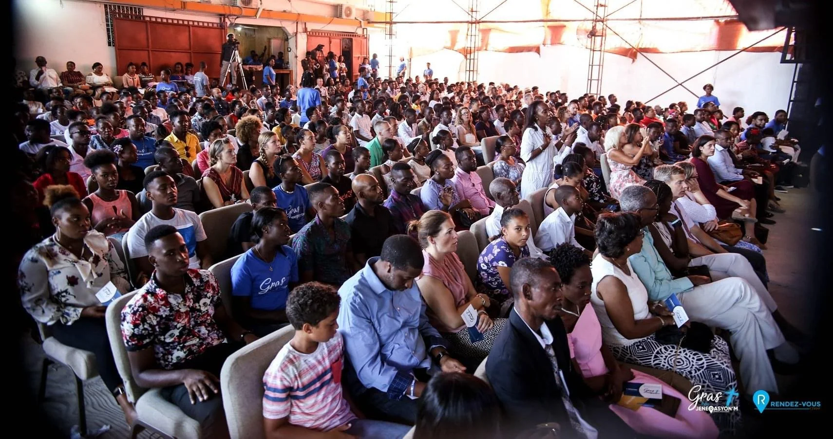 Les Églises Haïtiennes à l’Ère Numérique: Une Révolution Technologique pour la Prédication de l'Évangile.