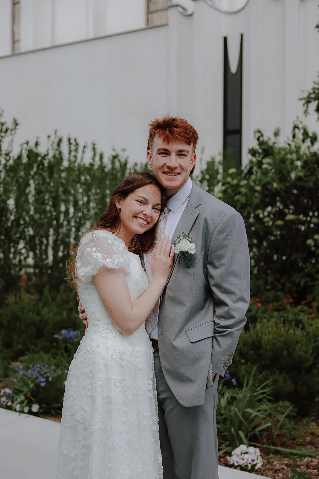 Photograph of a bride and groom at the Jordan River Temple