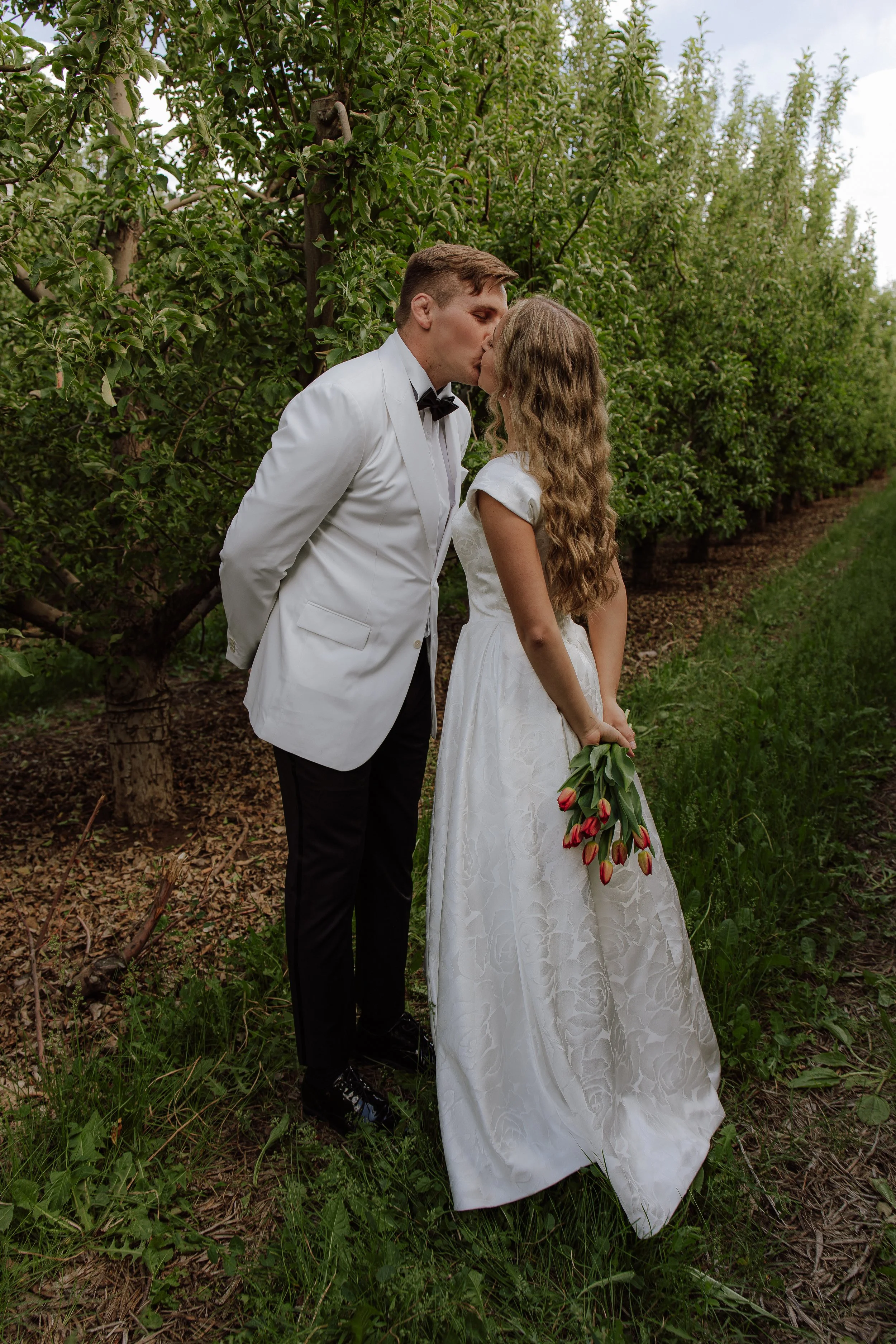 Hidden Orchards Utah Venue Travel LDS wedding photographer white dress bouquet