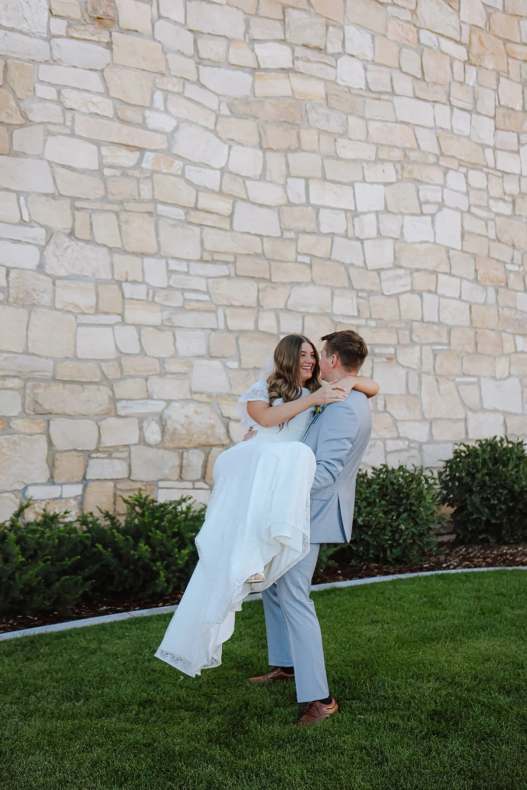 Photograph of a bride and groom at the Manti Utah Temple