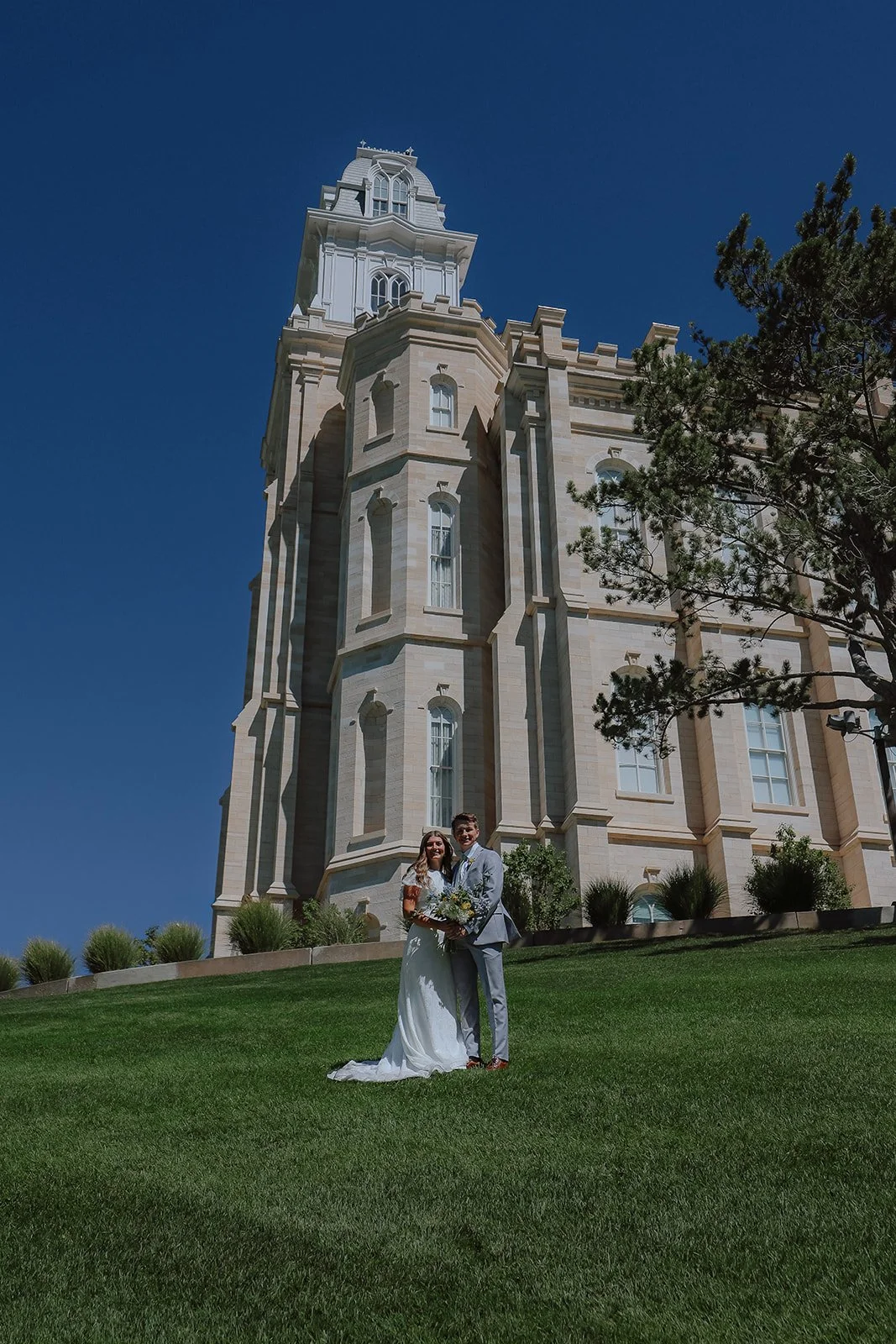 Wedding-Photographer-Manti-Utah-Temple16.jpg