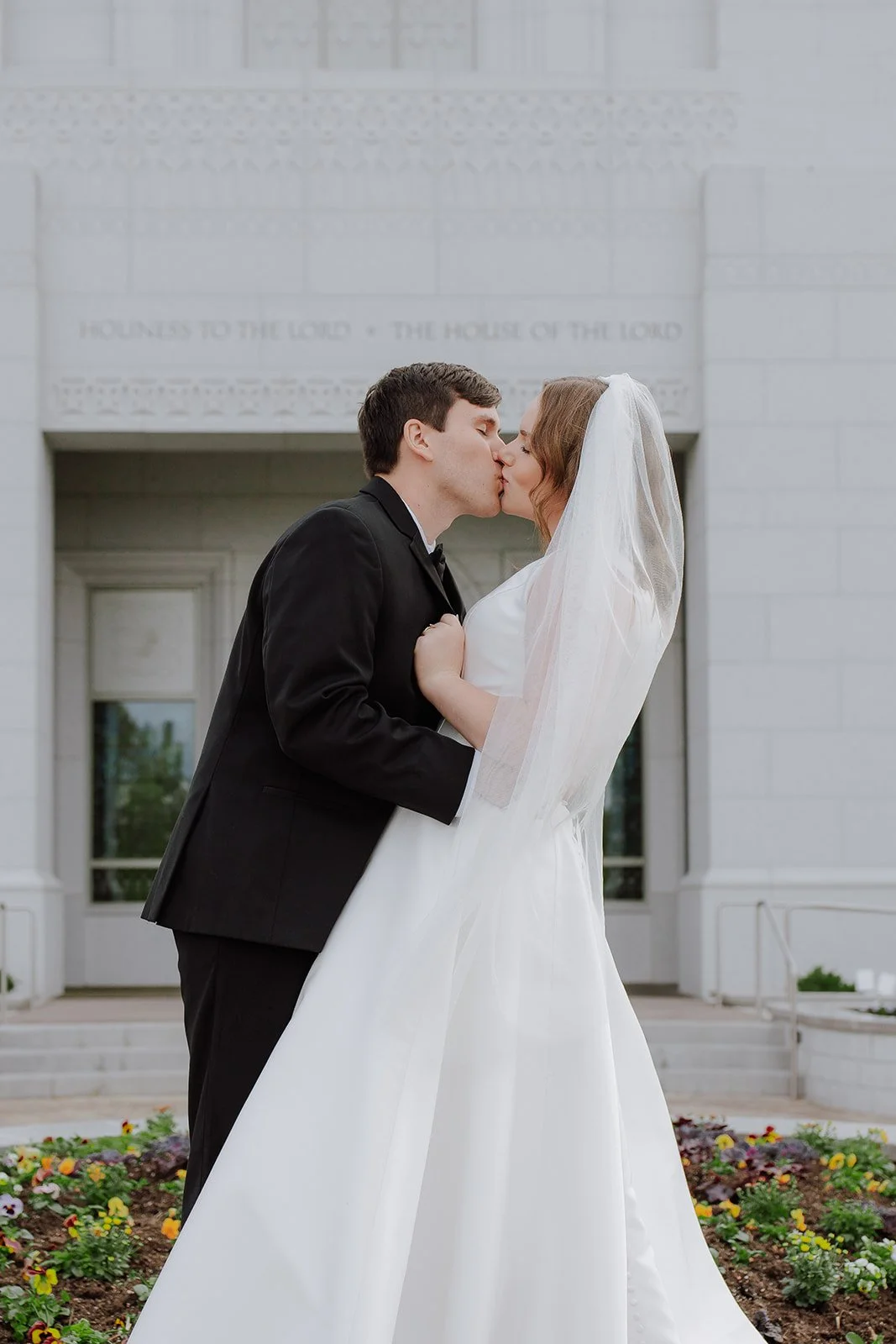 Orem-Temple-Wedding-Photographer17.jpg