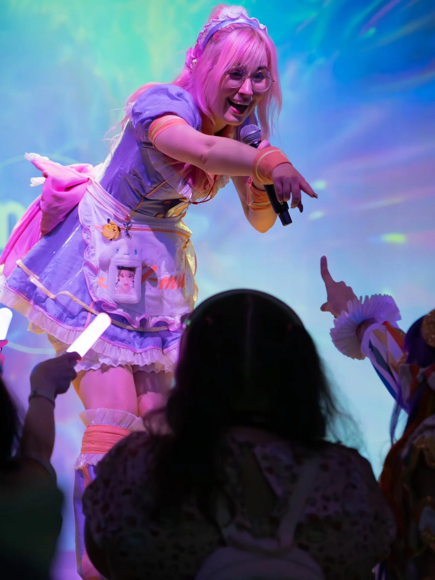 Hurray! It is finally Friday! 💕🩷 Wishing everyone a very happy weekend! 
Photo by @cdmedia.aus 
#idol #kaigaiidol #overseasidol #jpop #girlgroup #アイドル
