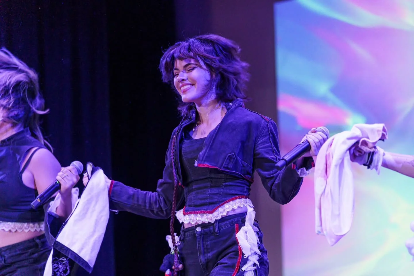 Luvkii hairography moment for your Thursday! ❤️🥀 Go-syu-! is such a fun track to perform and a staple in our sets! We can't wait to boog along with you all again soon! 
Photographer: @zirinsj 
#idol #kaigaiidol #overseasidol #jpop #アイドル