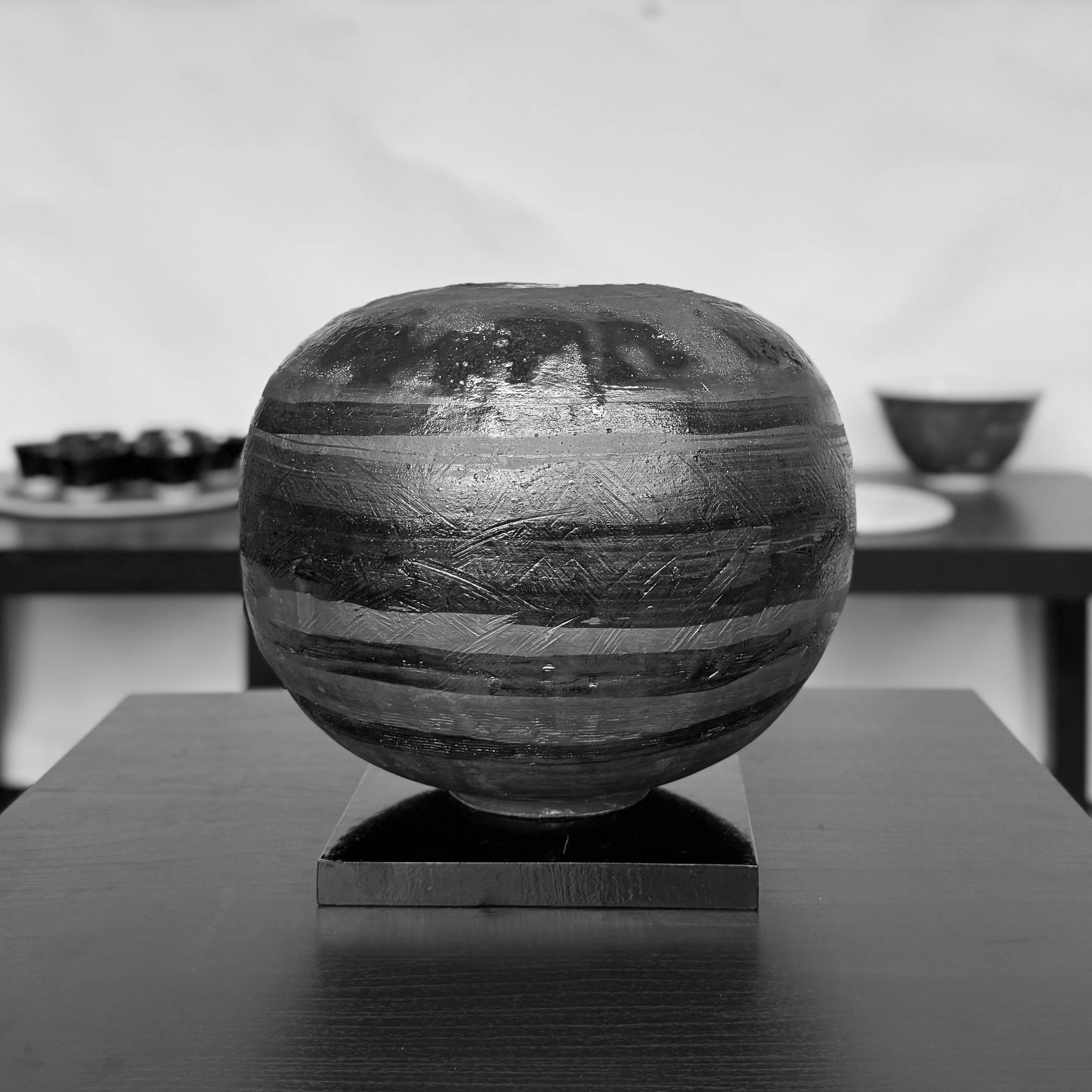 Medium size "orb' vessel stoneware by Robert van Koesveld