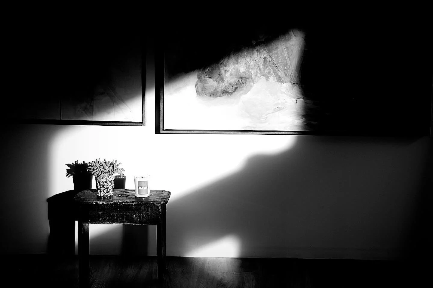 Studio light on point ✔️

Light was the most considered factor when whipping up the stewd. The afternoon light that filters in is divine 🖤

#studioviews_daily #studioartist #femaleartist