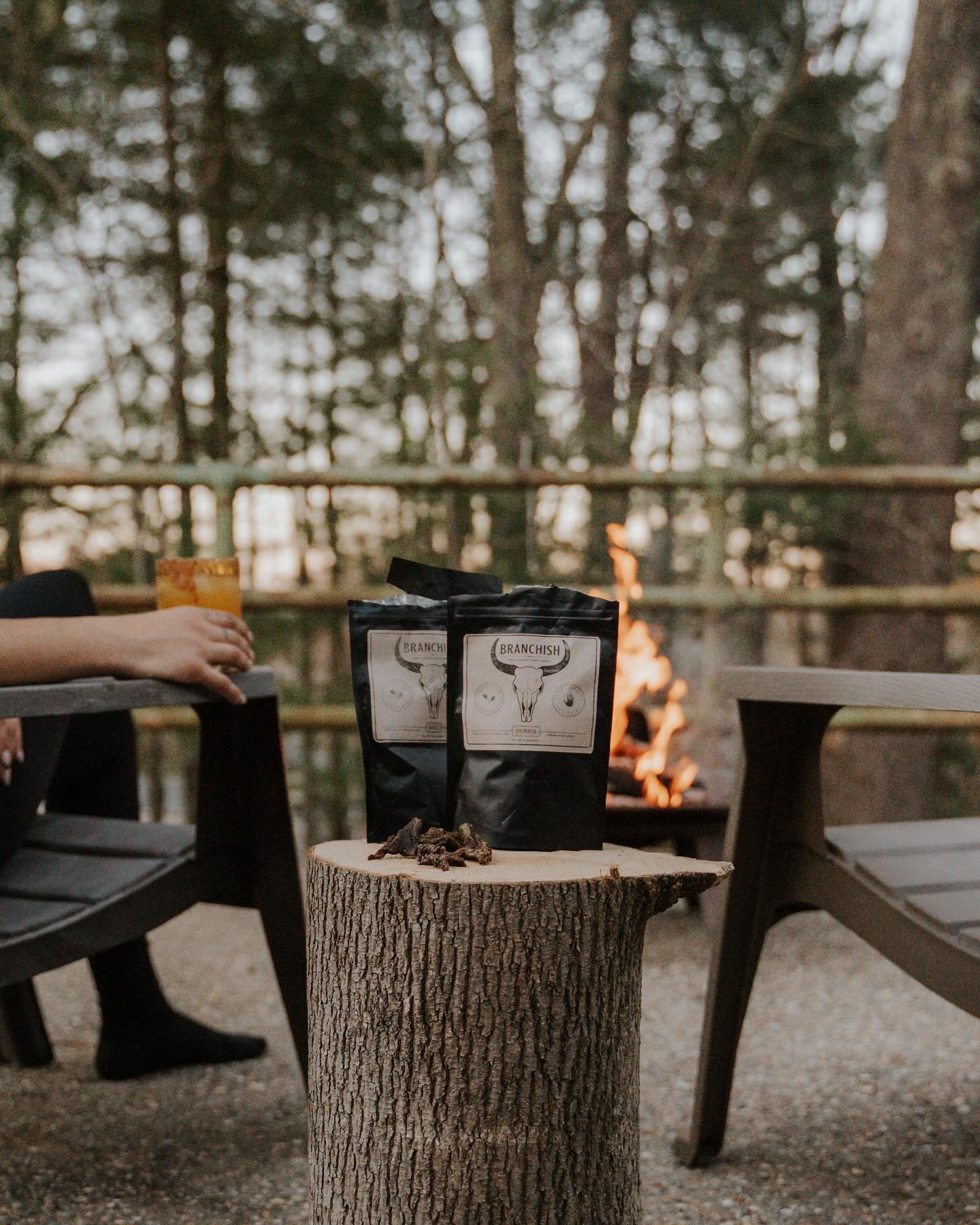 📸Picture this

🔥Cozied up by the fire on a cool New England night

Now add your favorite Beef Jerky, a cocktail and you favorite people!

Sounds pretty good to us! How about you?

#beefjerky #jerky #beef #foodie #food #snack #keto #jerkylove #jerky