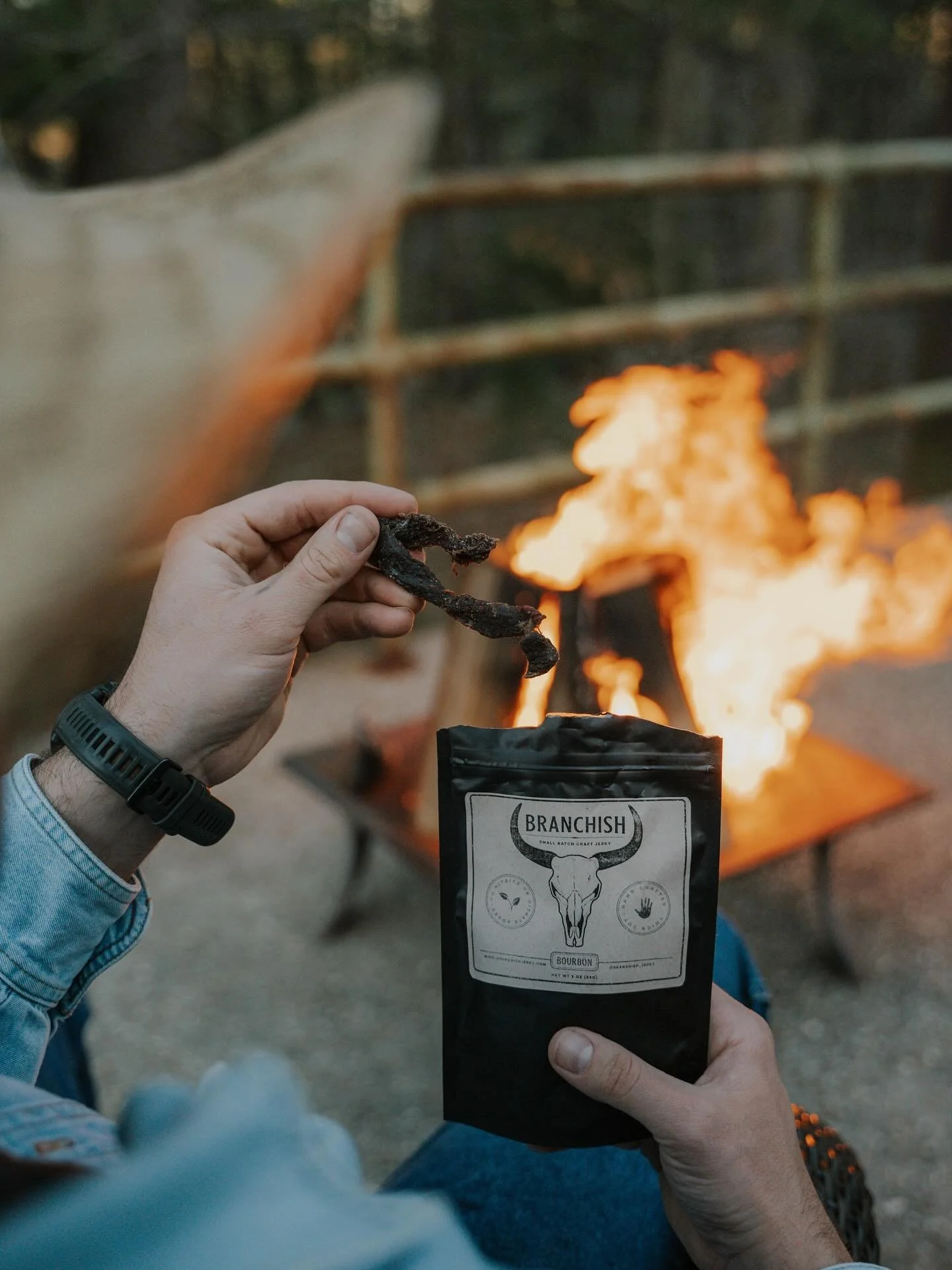 The perfect way to end the day!

A little @branchish_jerky by the fire 🔥

#BeefJerky #JerkyLife #SnackGoals #JerkyAddict #HighProteinSnacks #JerkyLove #SnackTime #ProteinPacked #JerkyJourney #BranchishJerky #FuelYourAdventures #SnackOnTheGo #TrailFo