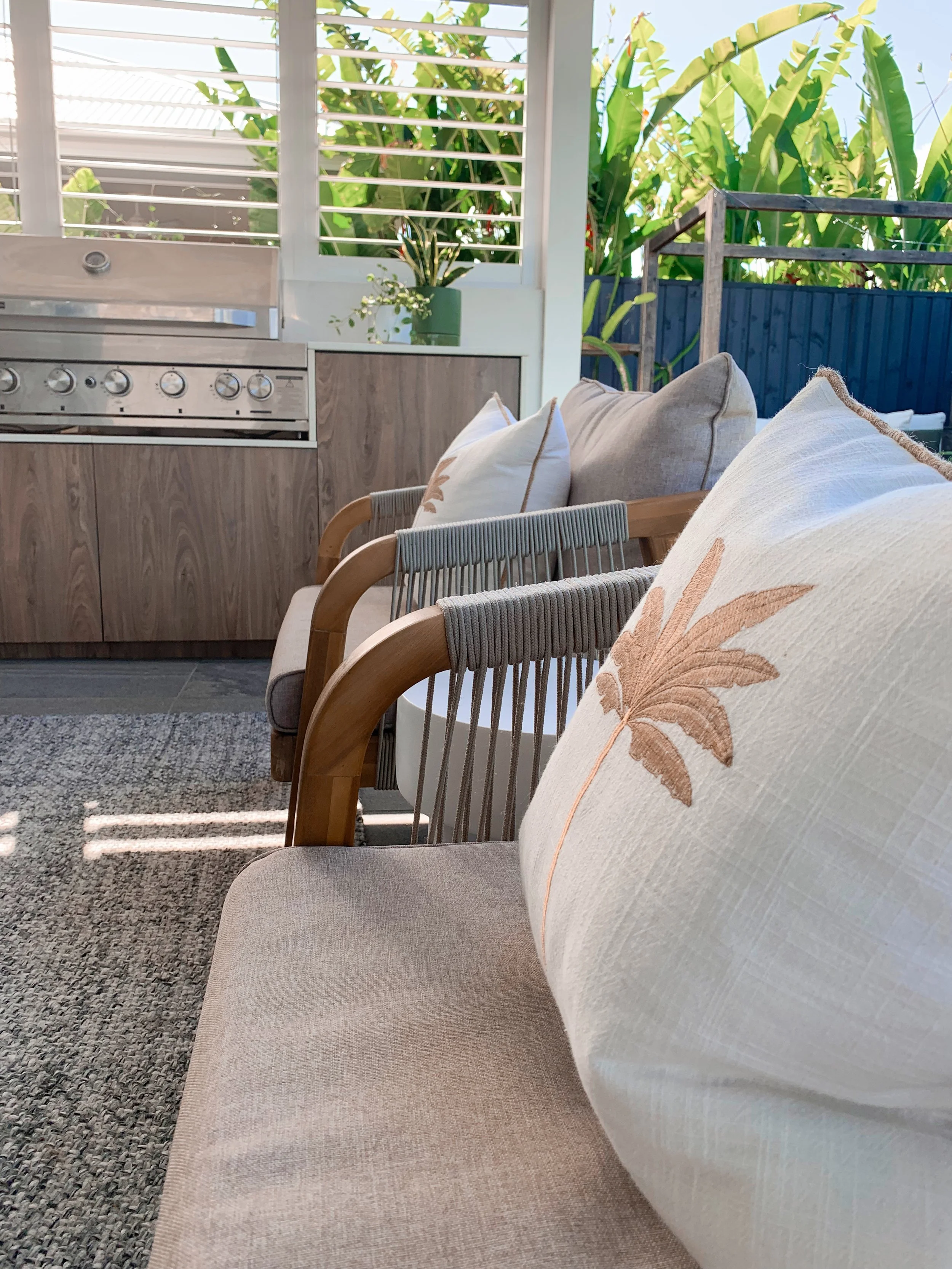 CONTEMPORARY ALFRESCO 