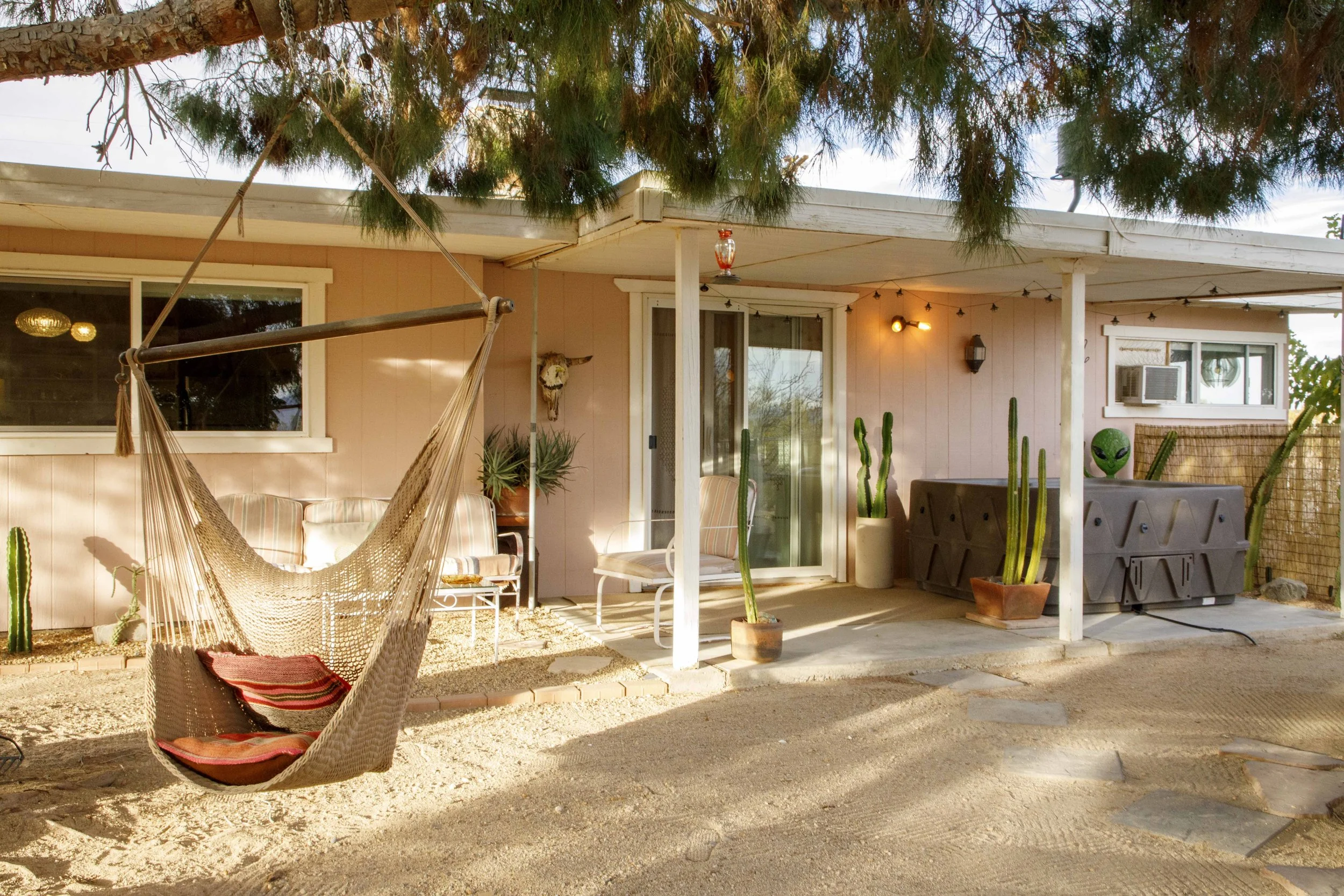 Tamara Nov2023 VintageDesertHome-22.jpg