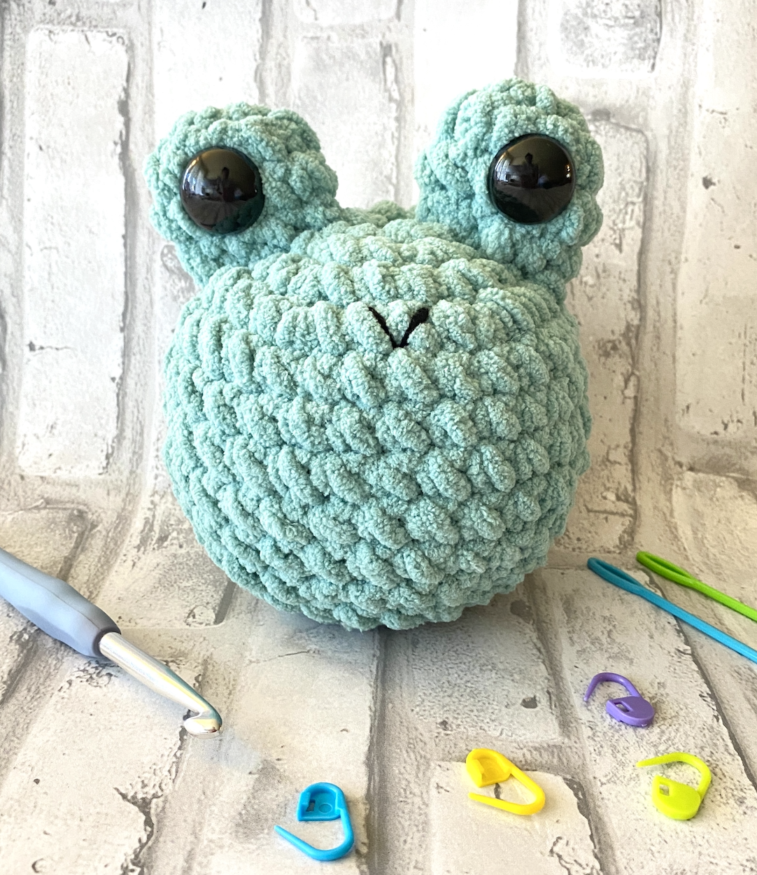 Free Crochet Frog Pattern (Easy Beginner First Amigurumi Project