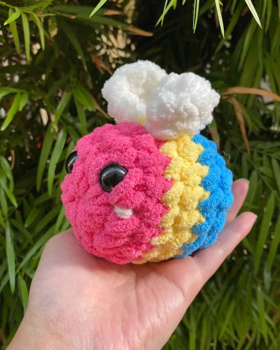 crochet pansexual pride bee with pansexual pride flag colors - free crochet pattern