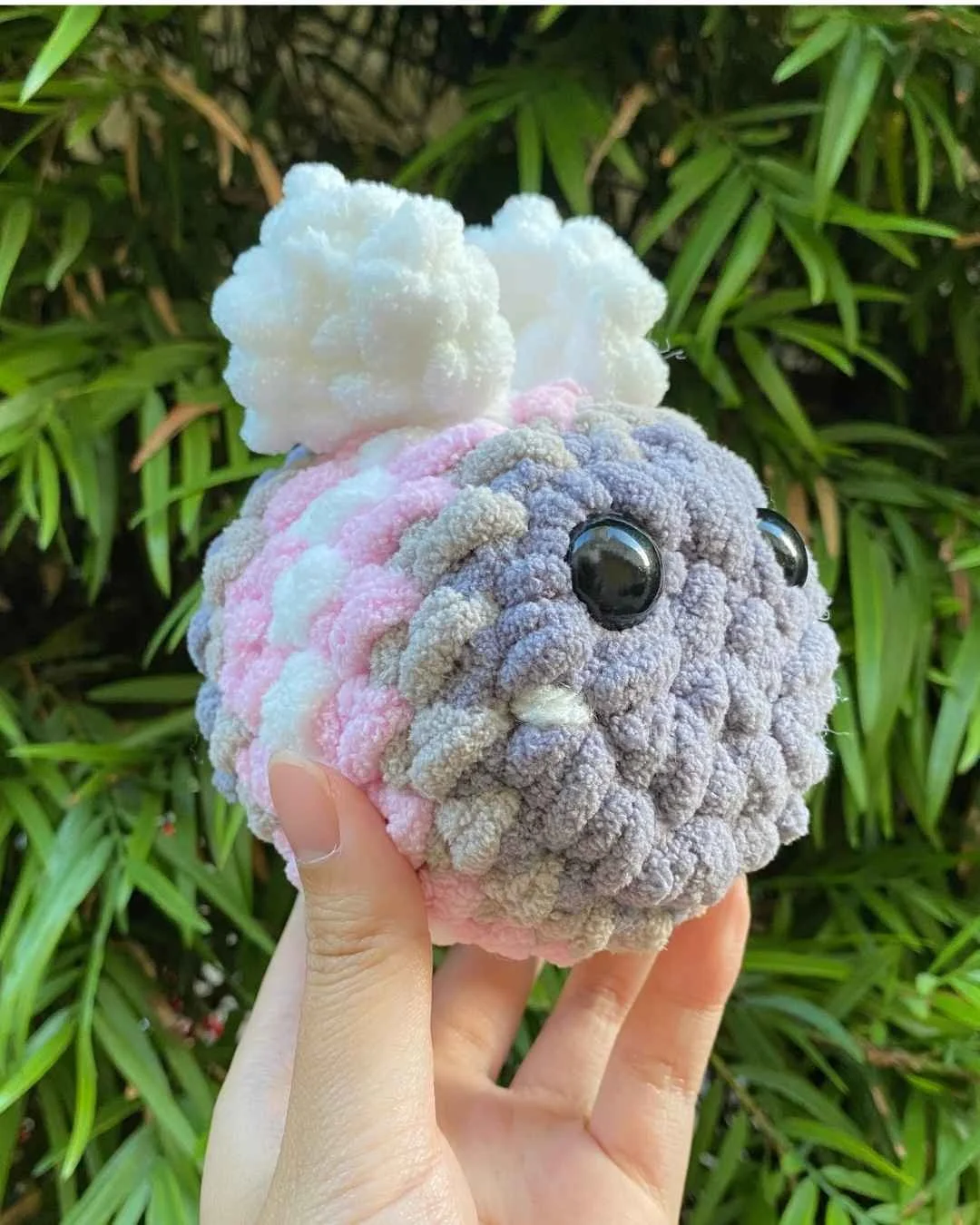 crochet demigirl pride bee based on the demigirl pride flag colors - free crochet pattern
