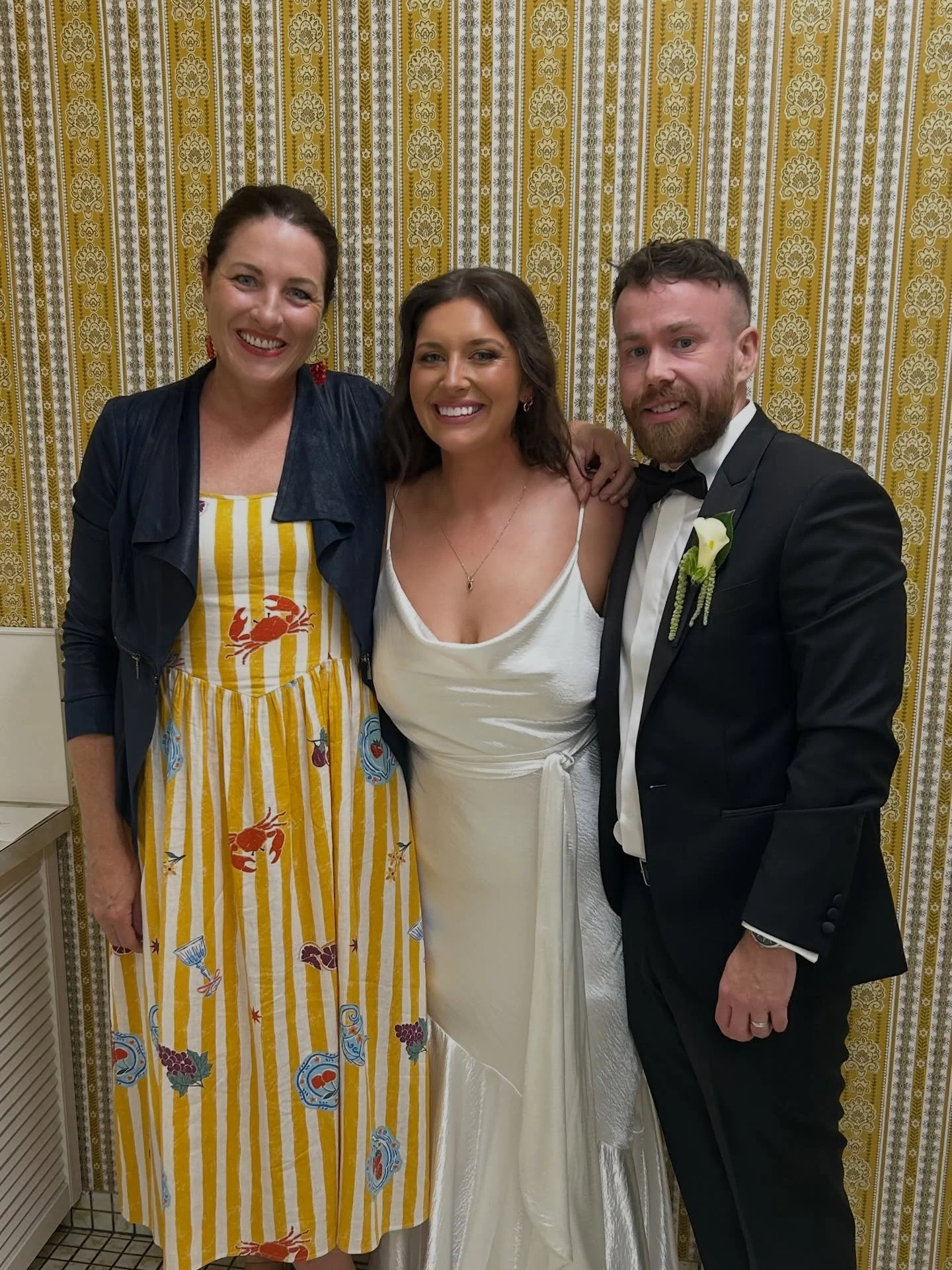 I married these two ledgies on the green at @thornburybowls yesterday and it was an excellent way to close out my 2025 weddings. 
.
Vibes were HIGHHHH. Laughs aplenty. Vows were top shelf. Pizza was inhaled. And the d floor burned. 
.
It was such an 