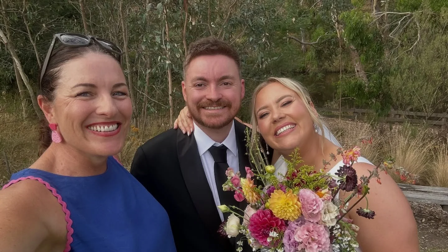 Loooook at these happy little faces! Emma and Josh are married. Another magic day for a wedding at @collingwoodchildrensfarm. 90 guests gathered for their nuptials and the enjoyed drinks in the afternoon sunshine. 
.
Emma is suuuuper laid back. She t